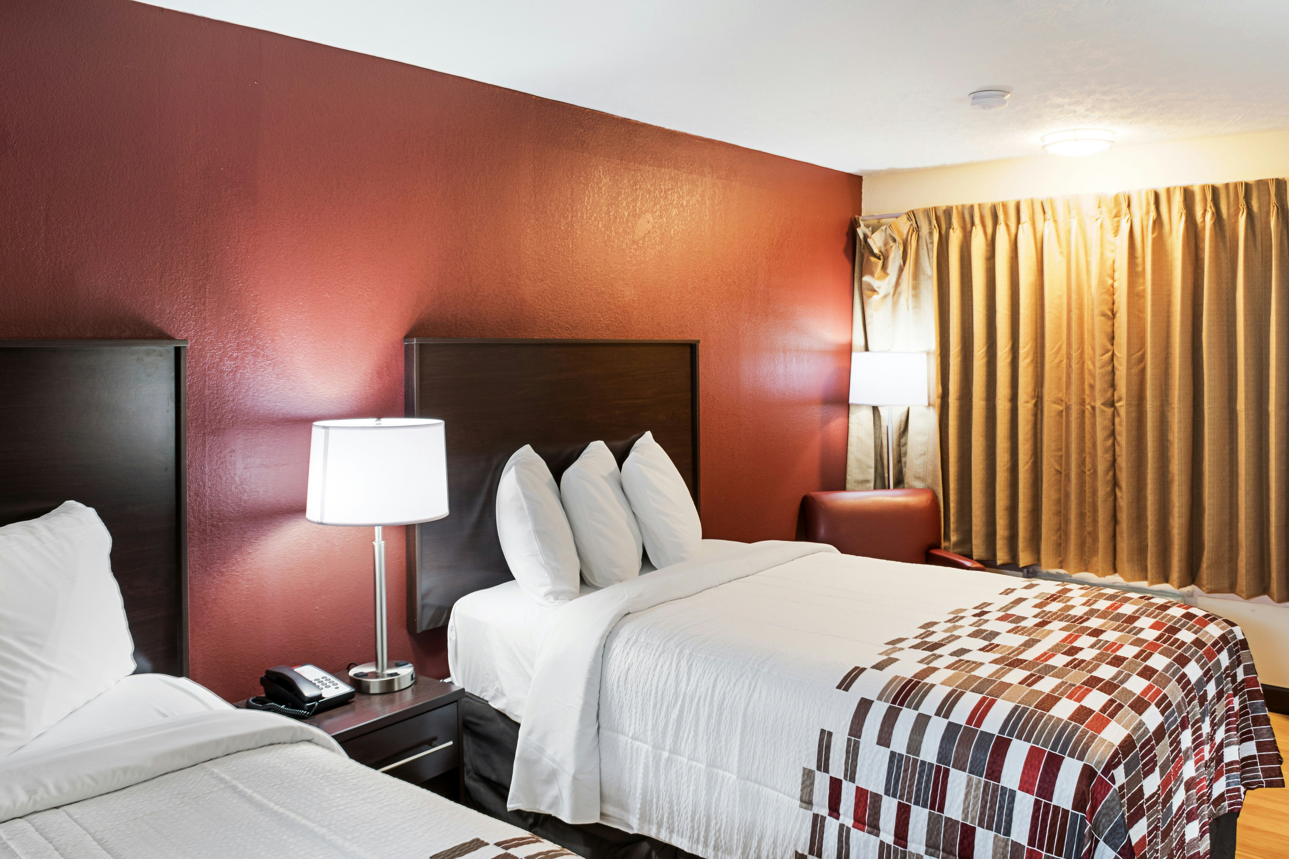 Deluxe 2 Full Beds Non-Smoking