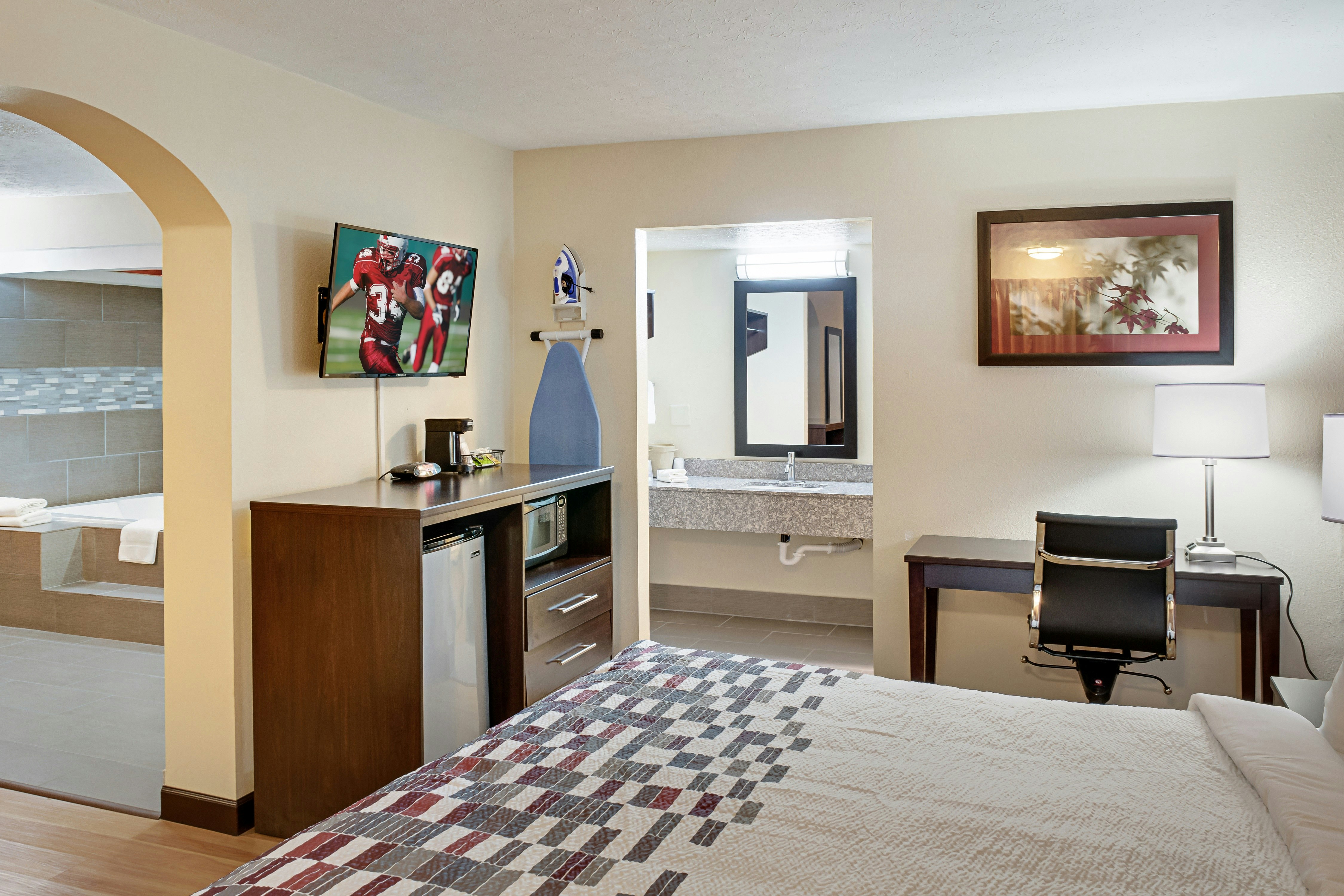 Suite King w/ Jetted Tub Non-Smoking