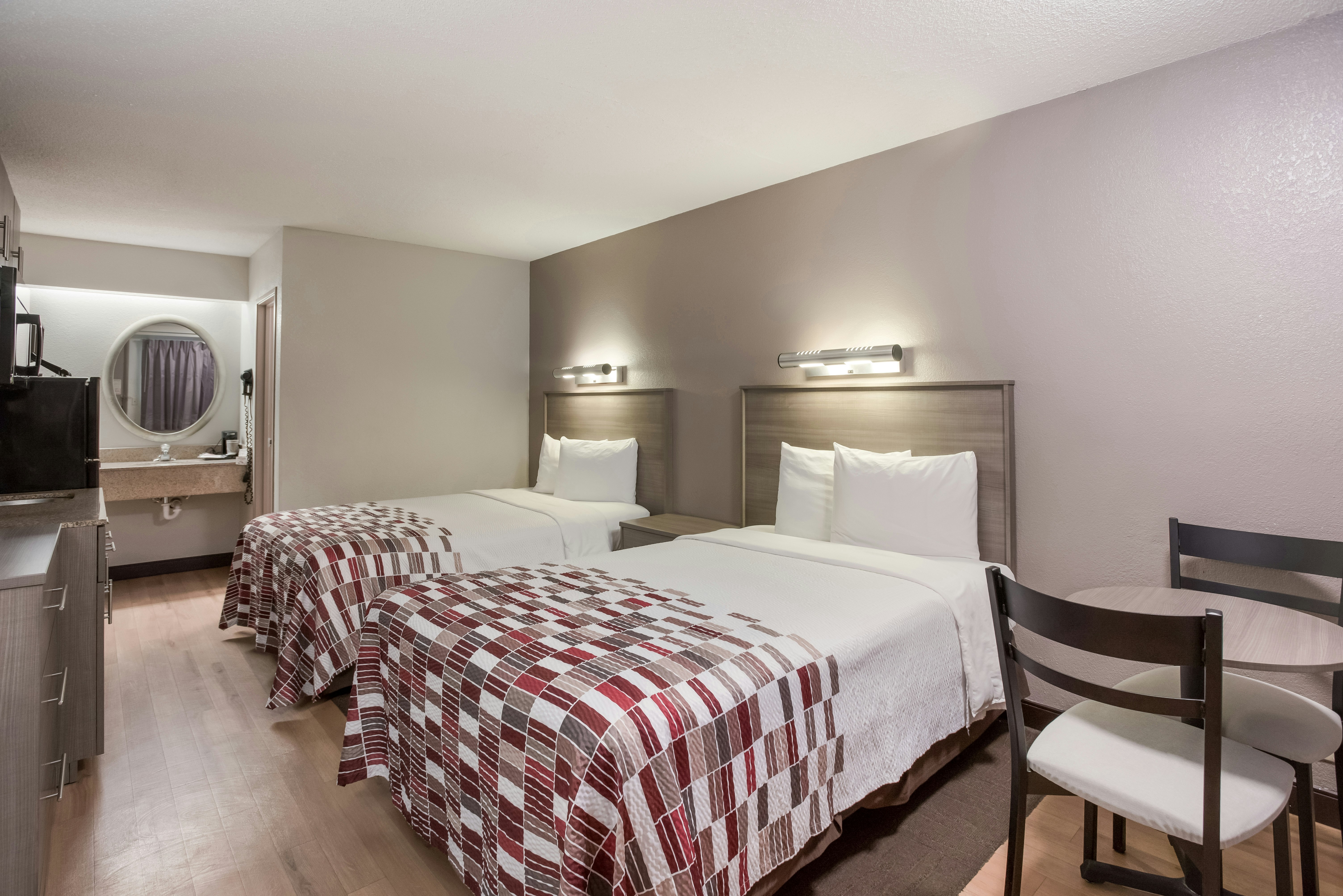 Deluxe 2 Full Beds with Kitchenette Smoke Free
