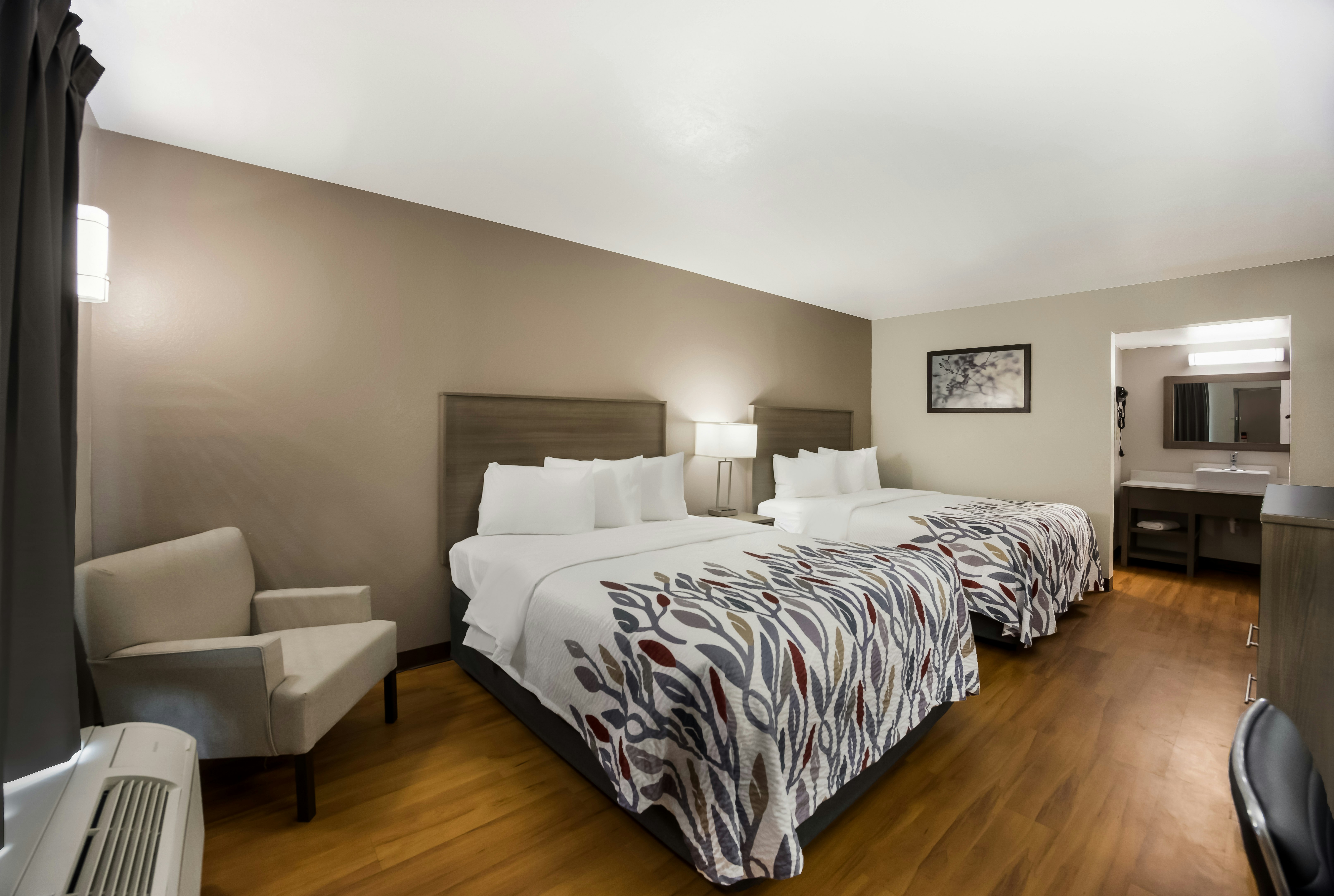 Deluxe 2 Queen Beds Smoke Free