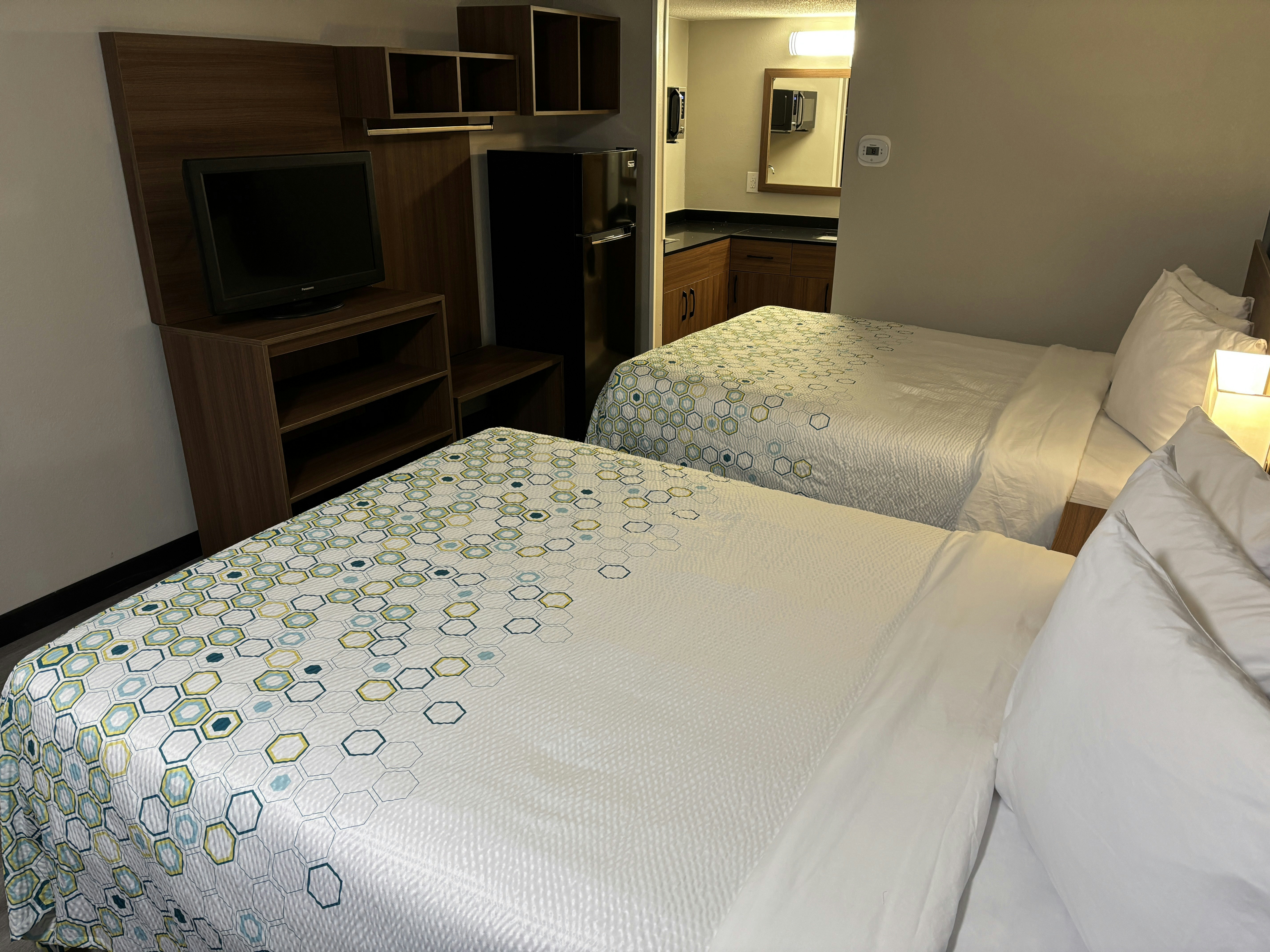 Studio 2 Queen Beds Non-Smoking