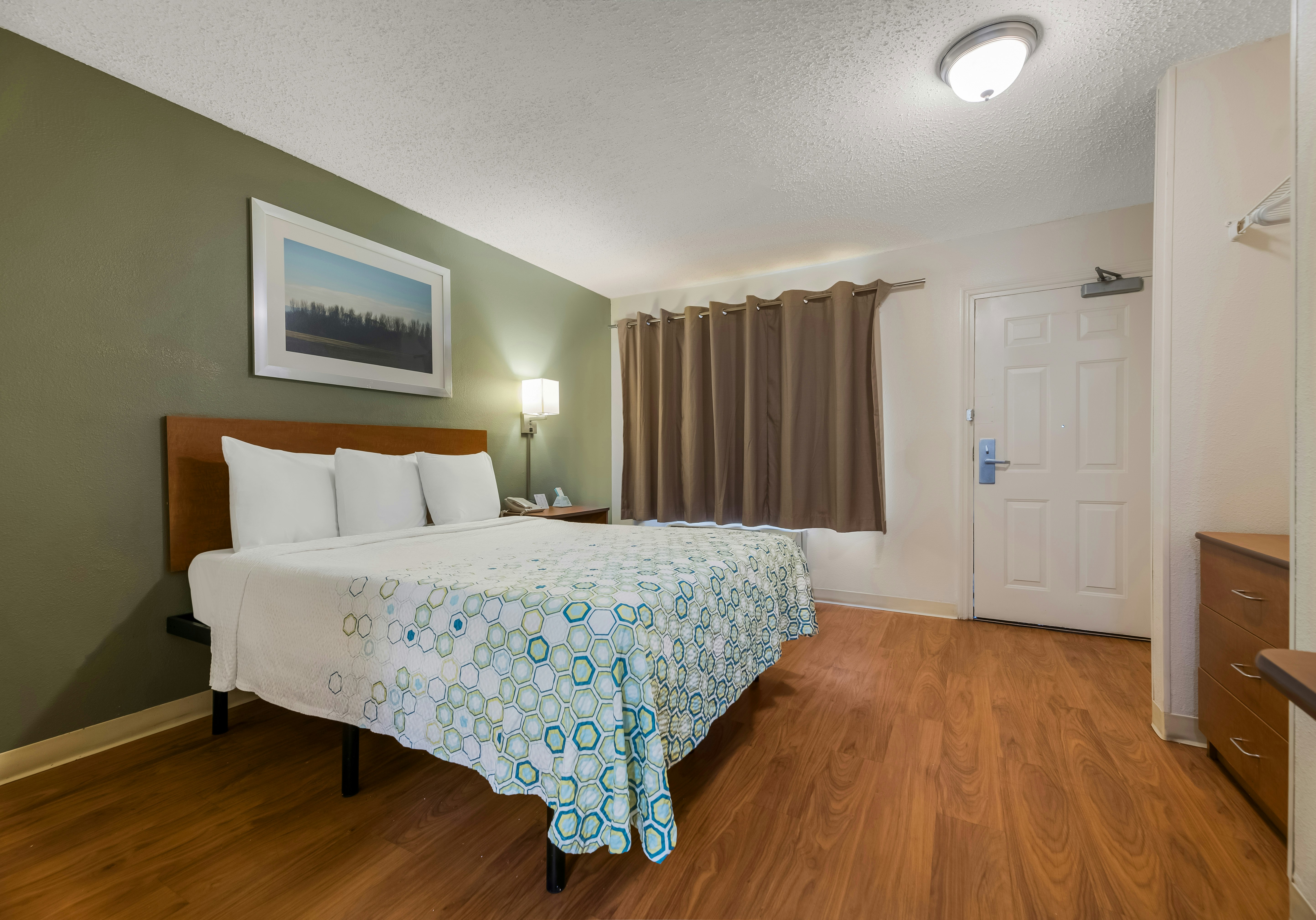 HomeTowne Studios Orlando – UCF Area