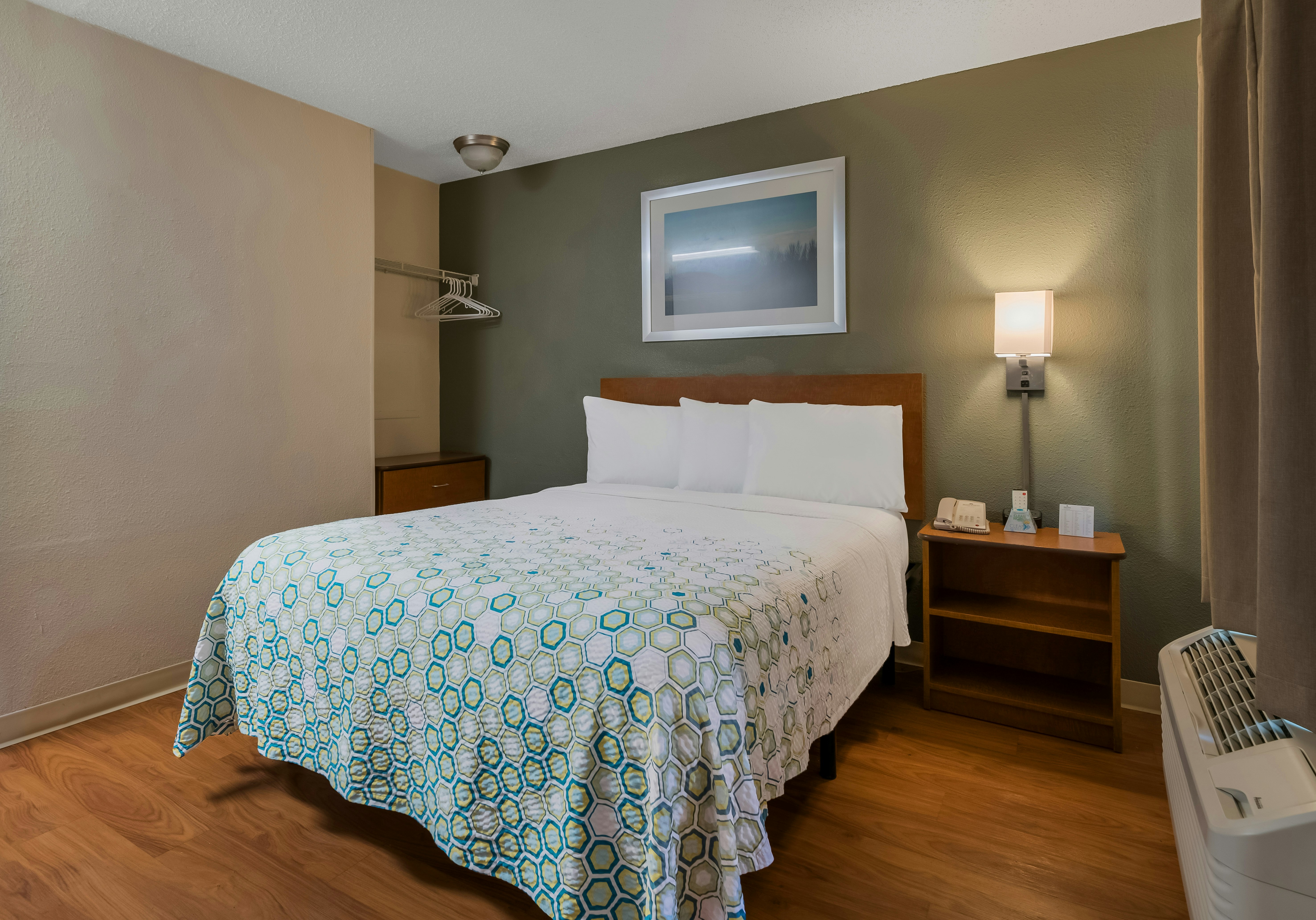 Studio 1 Queen Bed Non-Smoking