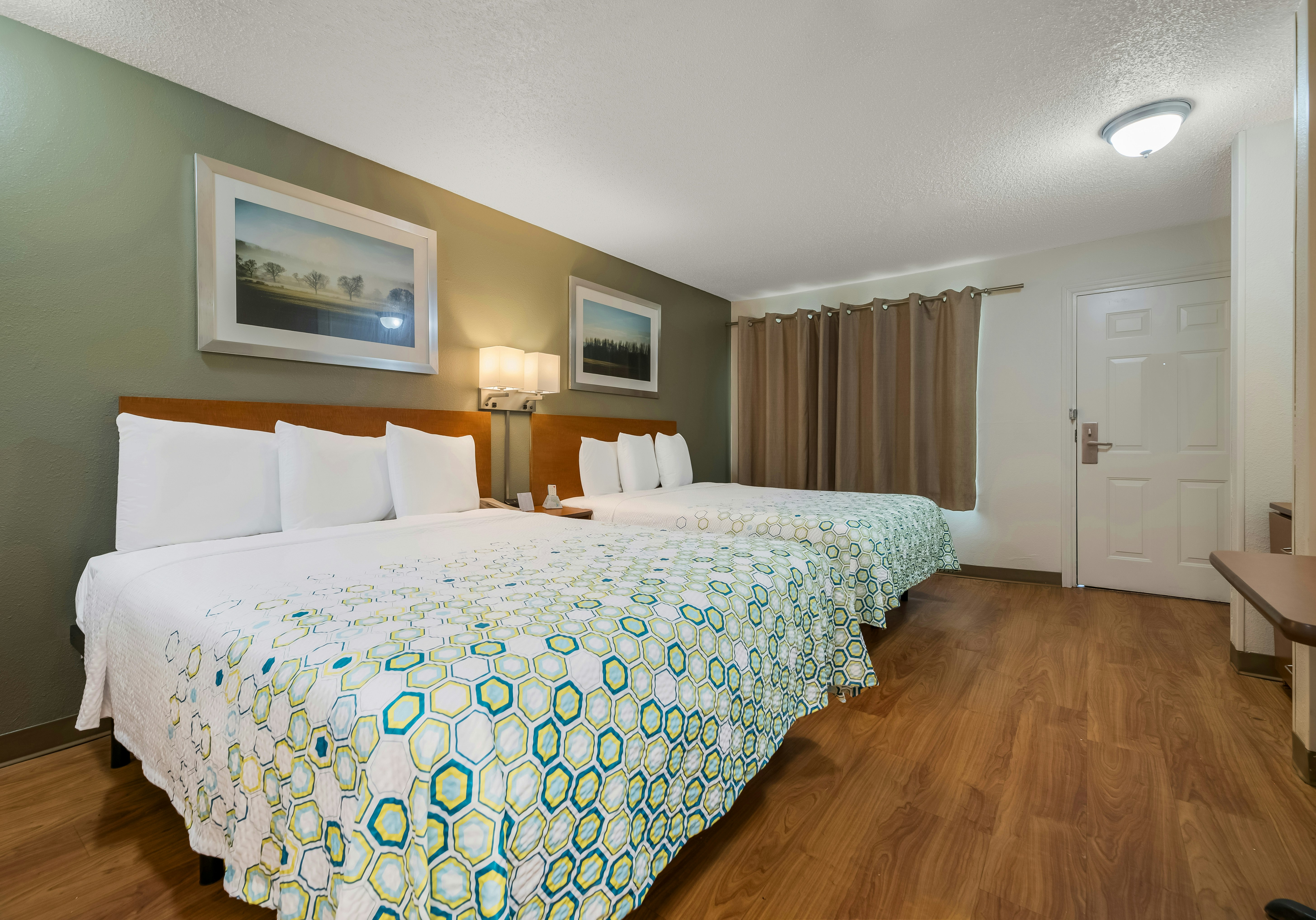 Studio 2 Queen Beds Non-Smoking