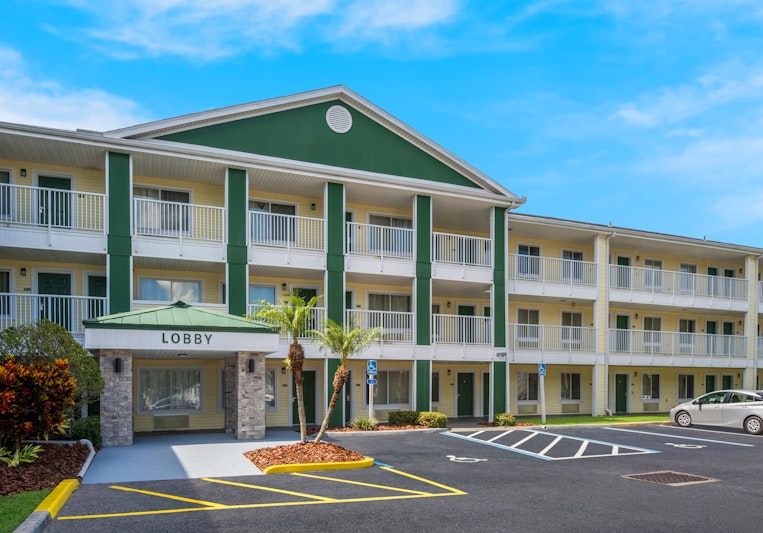 HomeTowne Studios Orlando – UCF Area