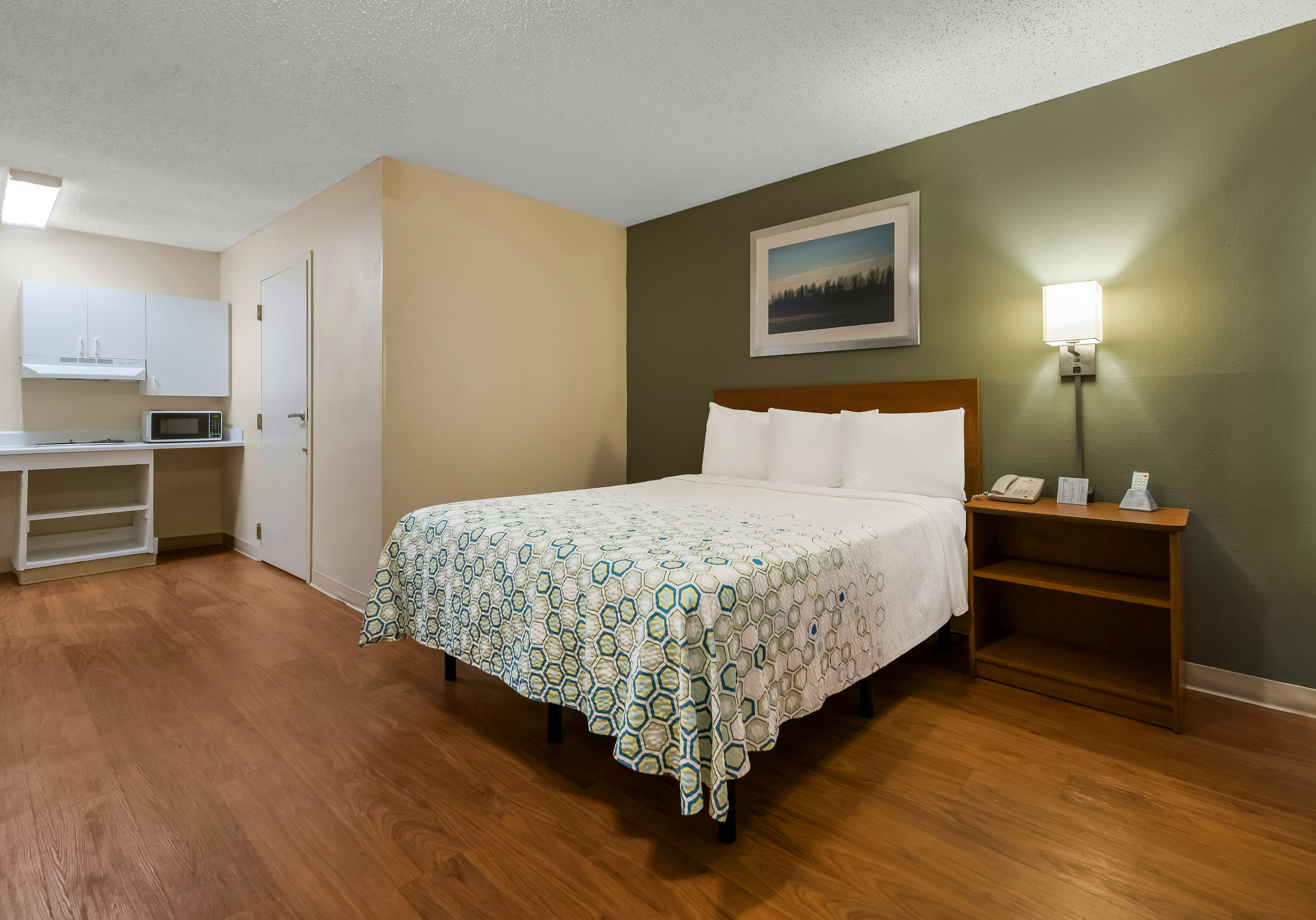 HomeTowne Studios Orlando – UCF Area