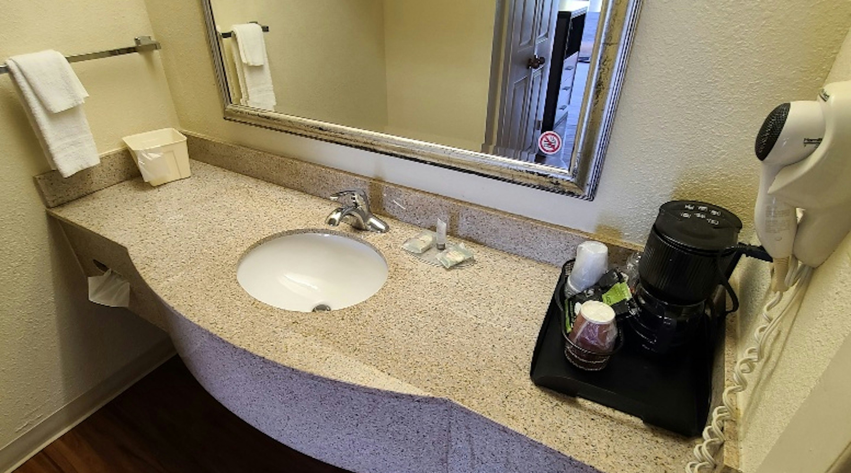 Red Roof Inn Suites Cornelius – Lake Norman