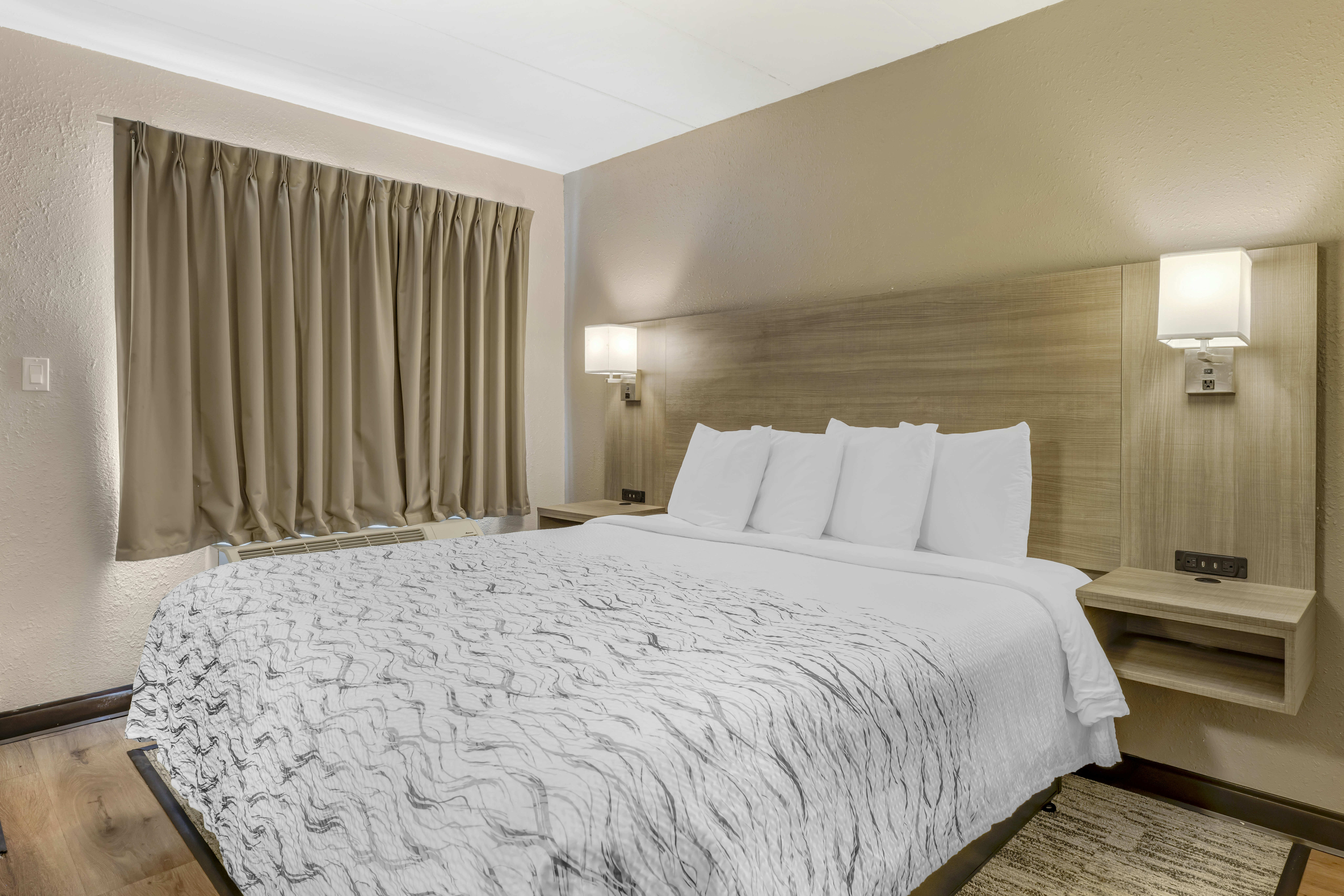 ADA Superior King with Roll-In Shower Non-Smoking