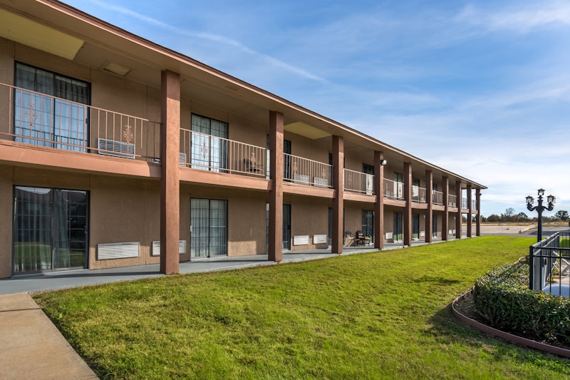 Red Roof Inn Suites Sulphur Springs