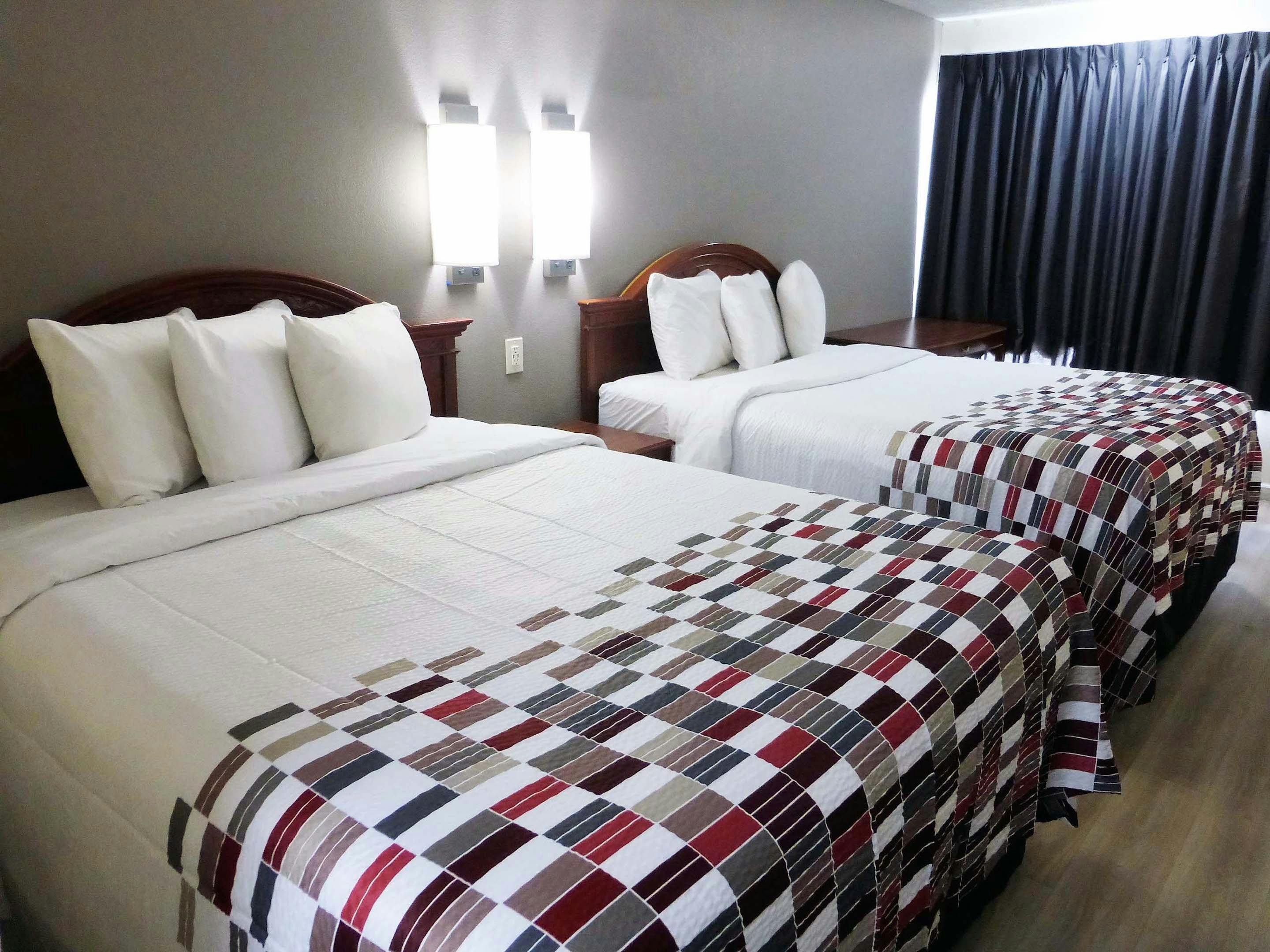 Deluxe 2 Queen Beds Non-Smoking