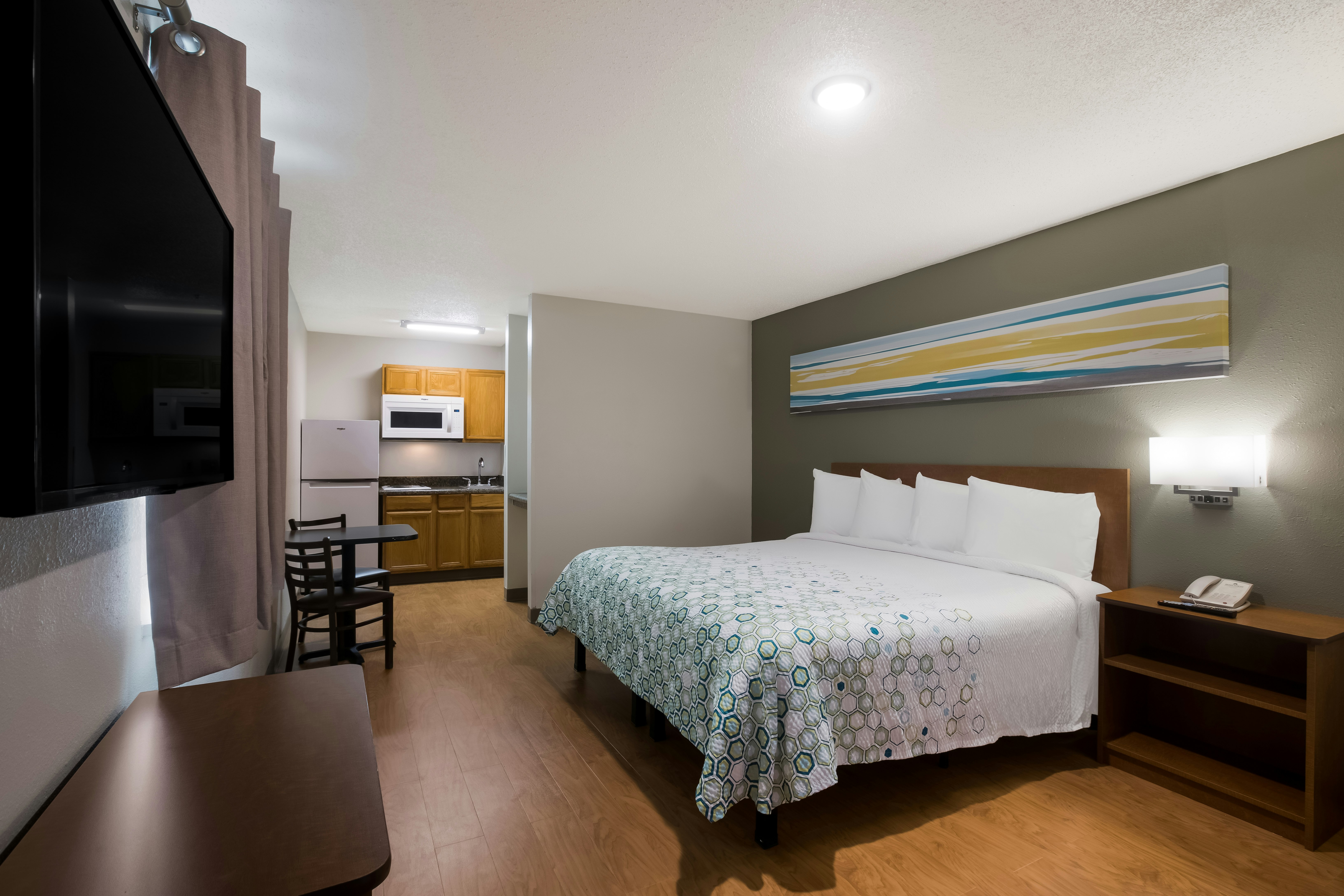 Studio 1 Queen Bed Non-Smoking
