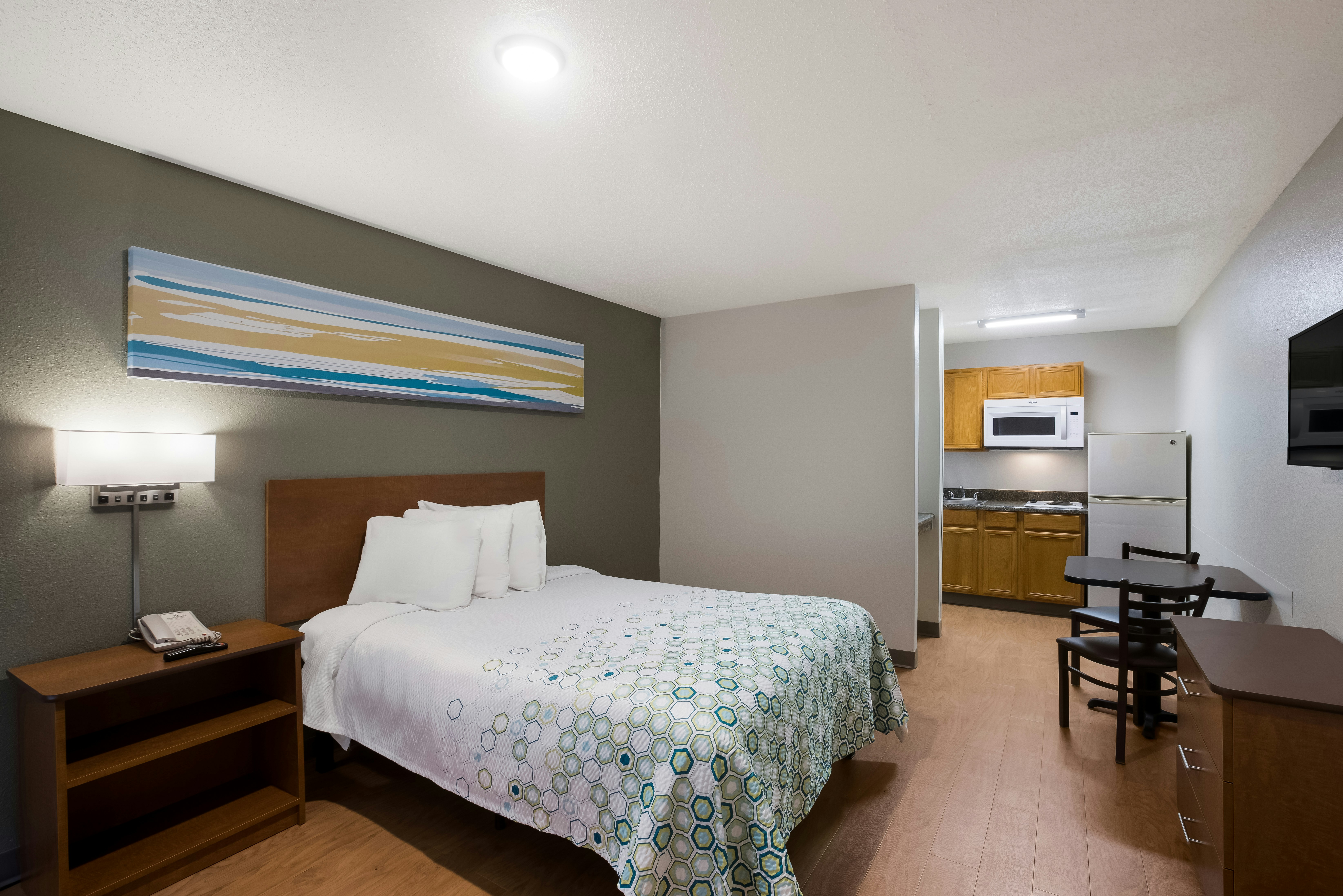 Studio 1 King Bed Larger Room Non-Smoking