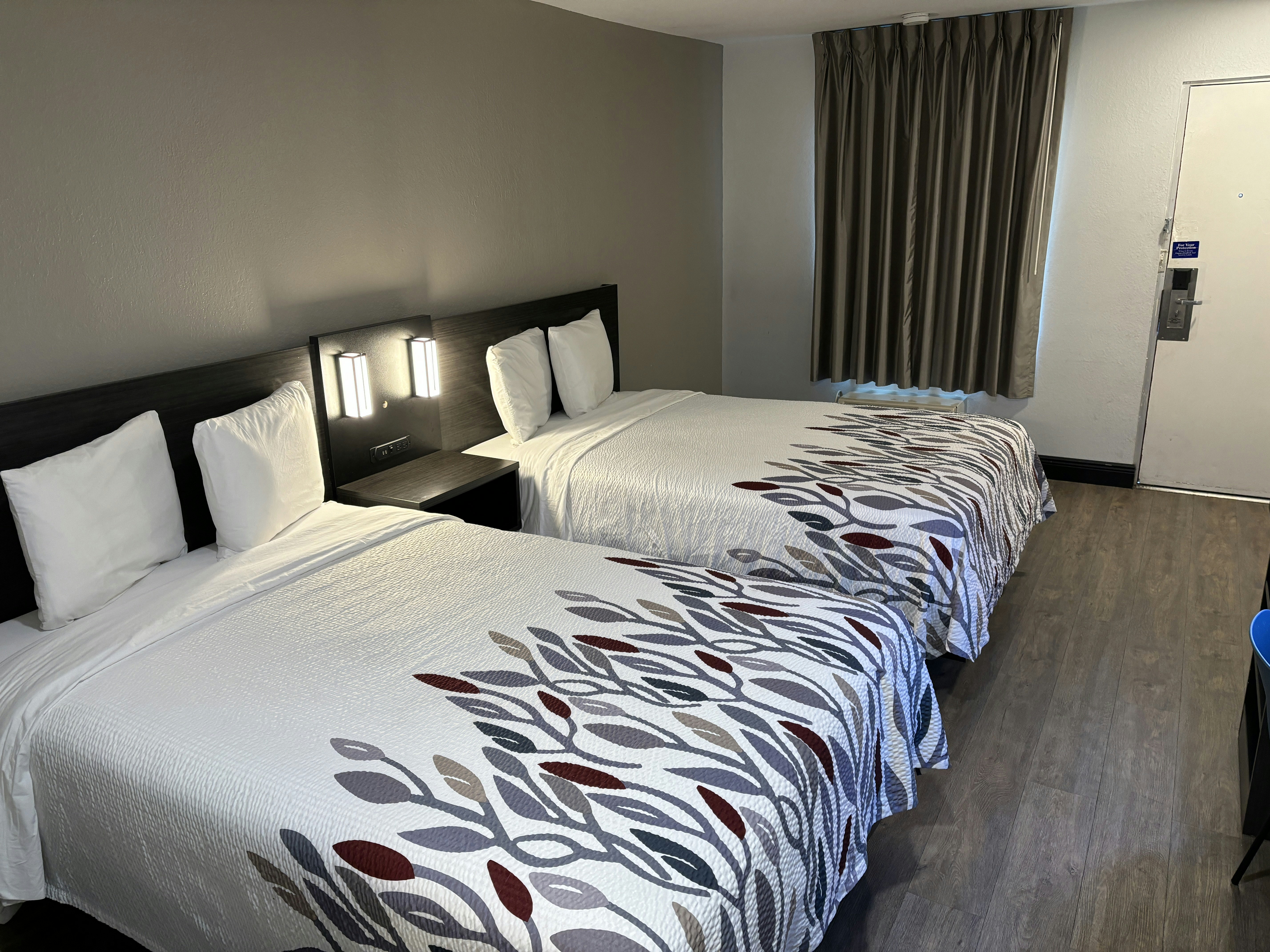 Deluxe 2 Full Beds Non-Smoking