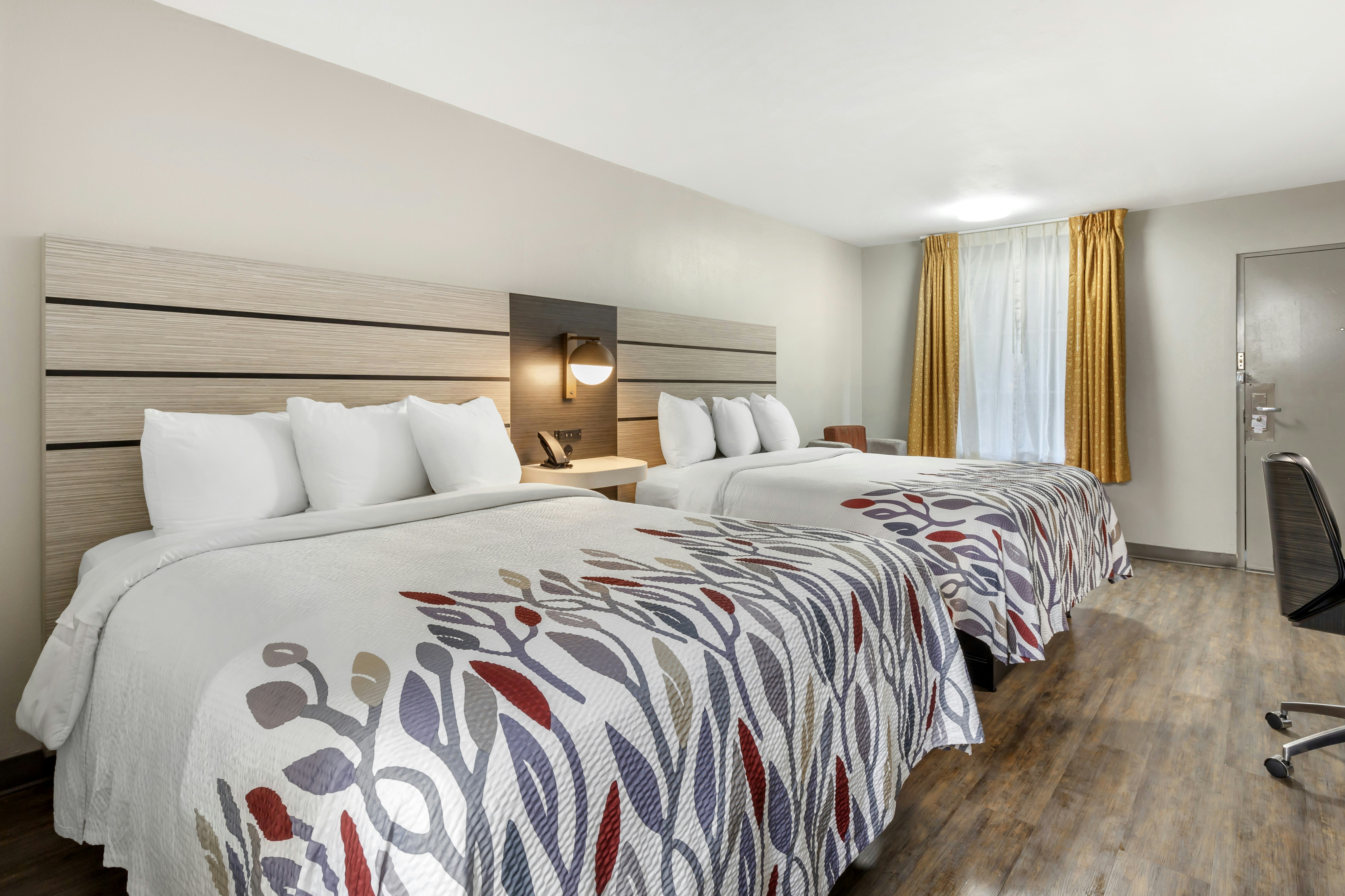 Deluxe 2 Queen Beds Non-Smoking