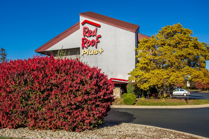 Red Roof PLUS+ Chicago – Hoffman Estates