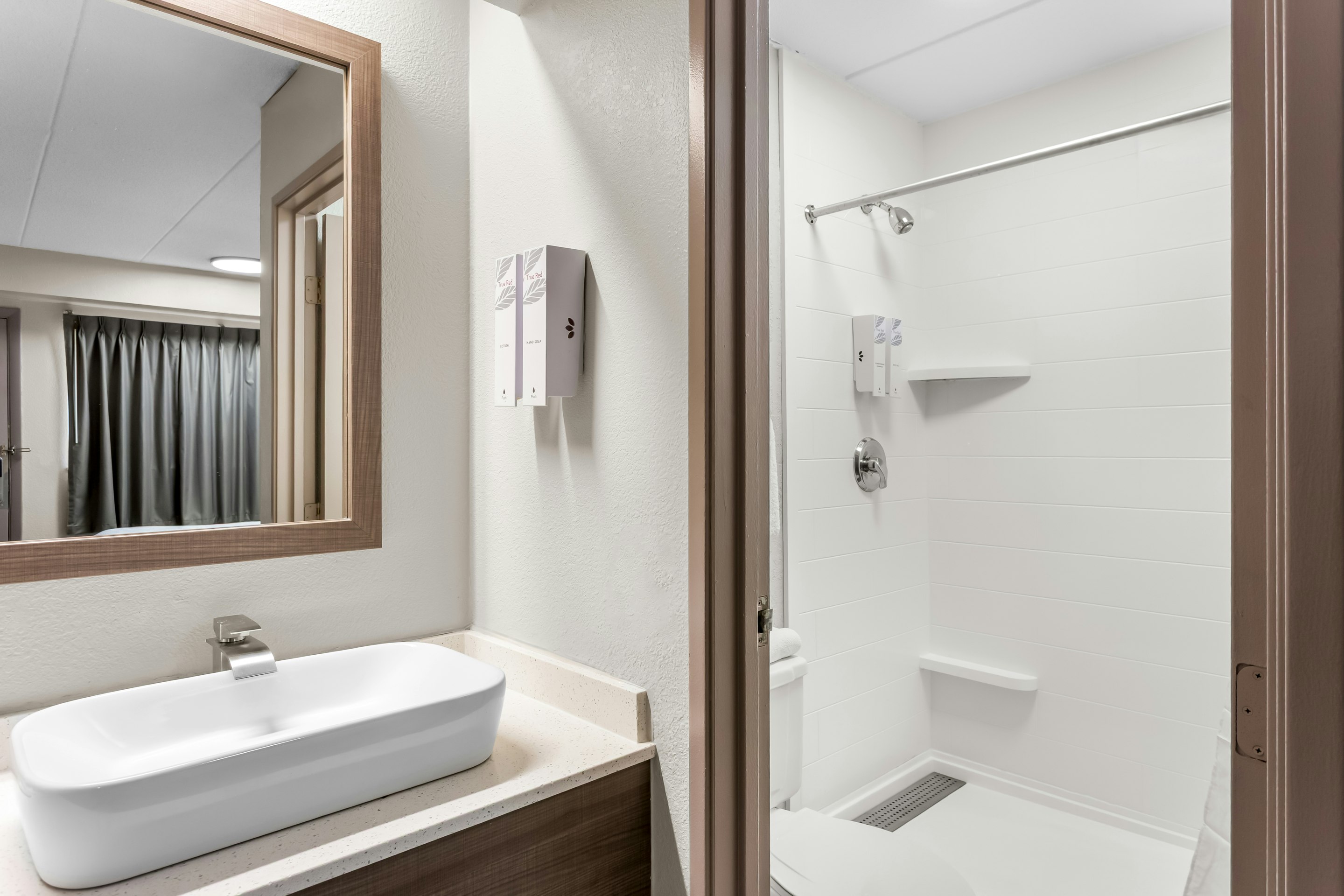 Red Roof PLUS+ Chicago – Hoffman Estates