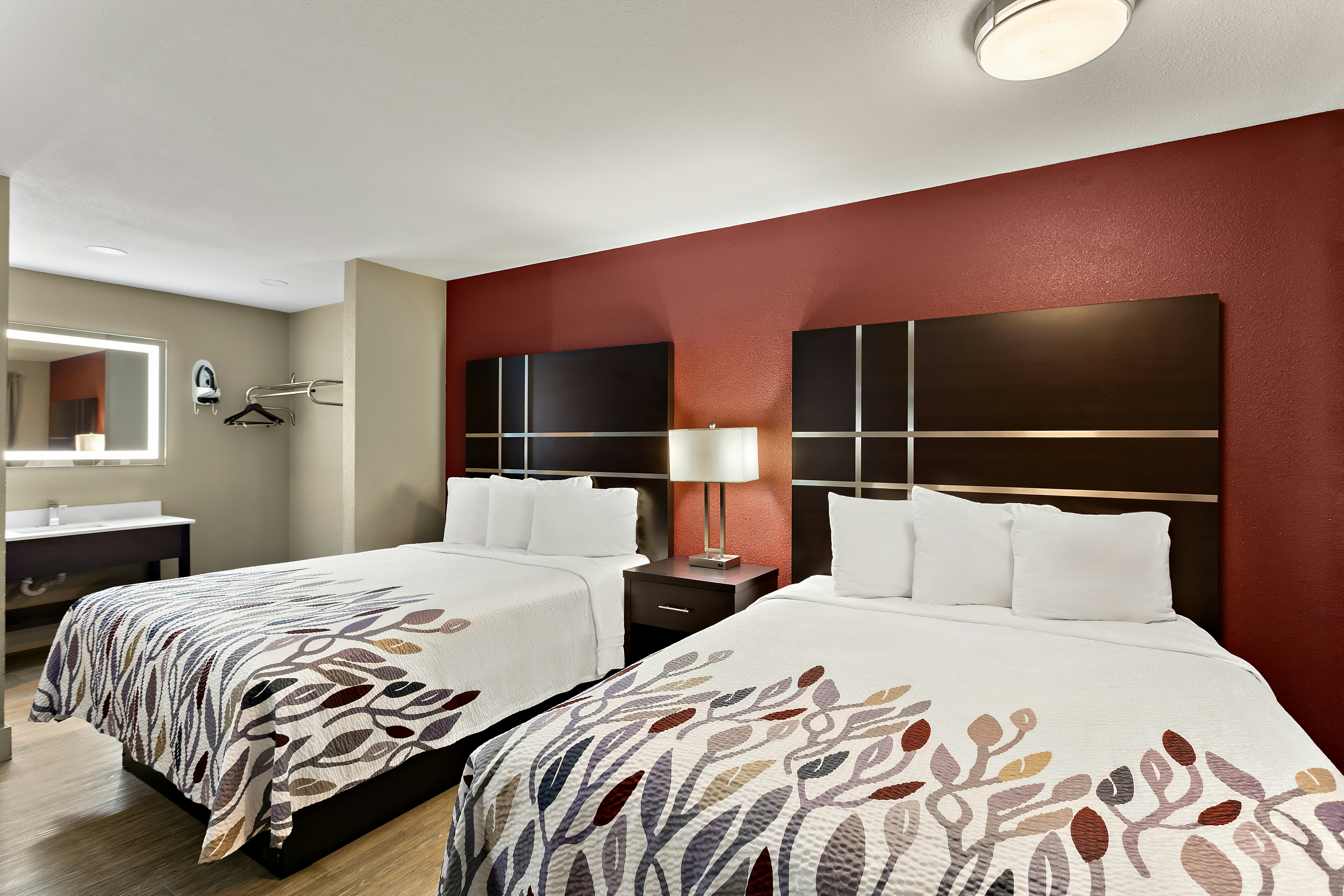 Deluxe 3 Queen Beds Non-Smoking