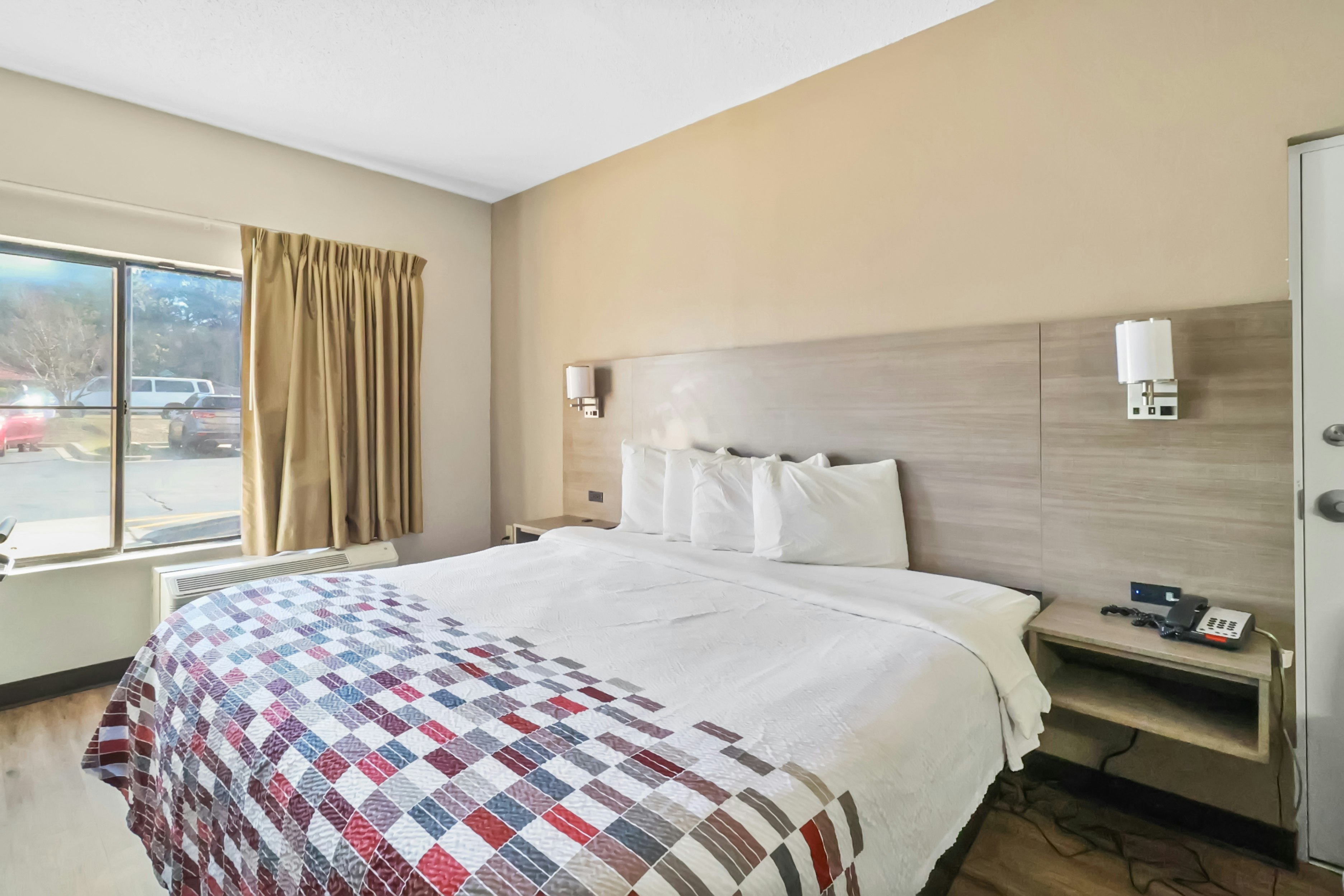 Red Roof Inn Suites Fayetteville – Fort Bragg