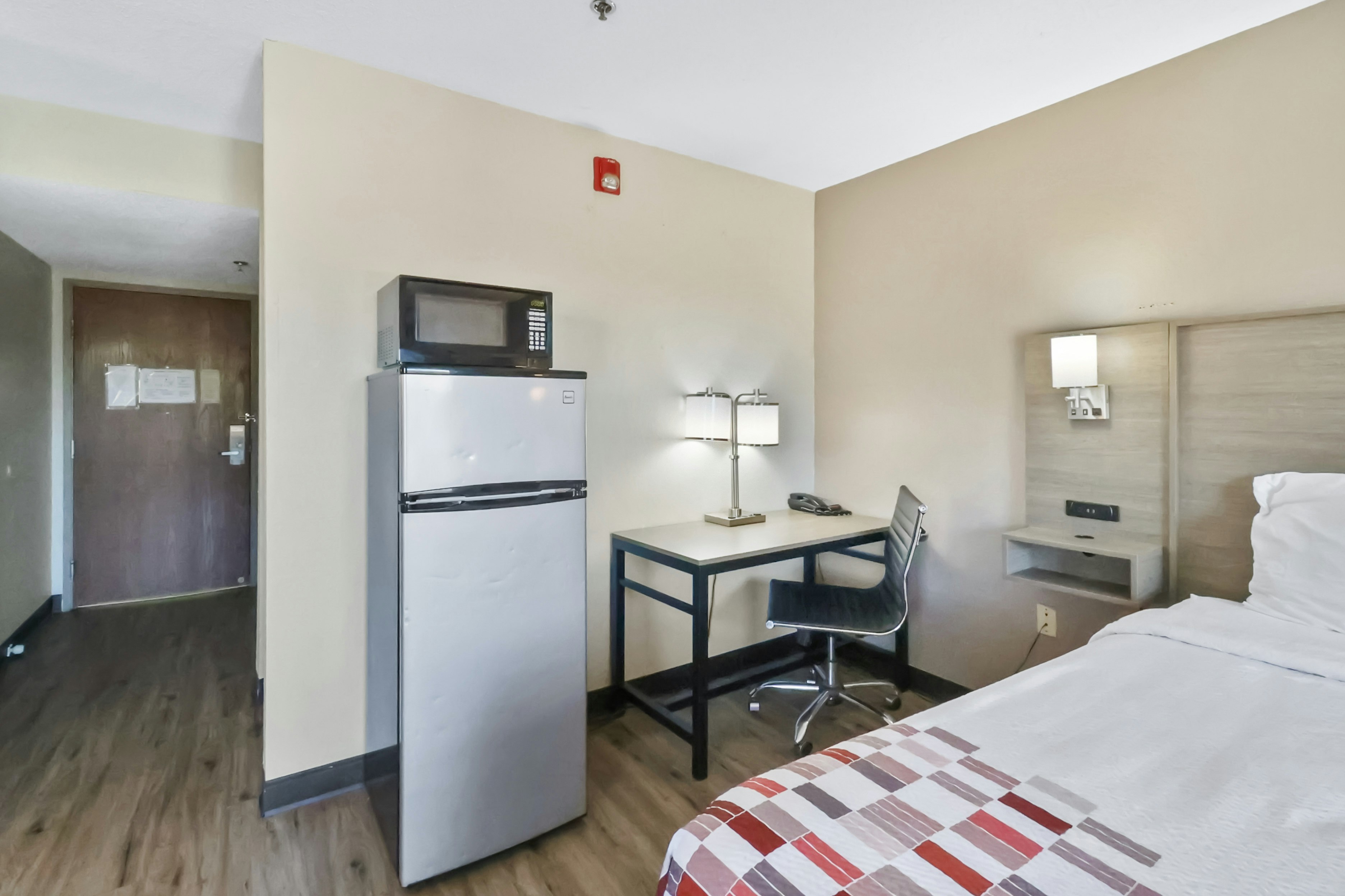 Red Roof Inn Suites Fayetteville – Fort Bragg