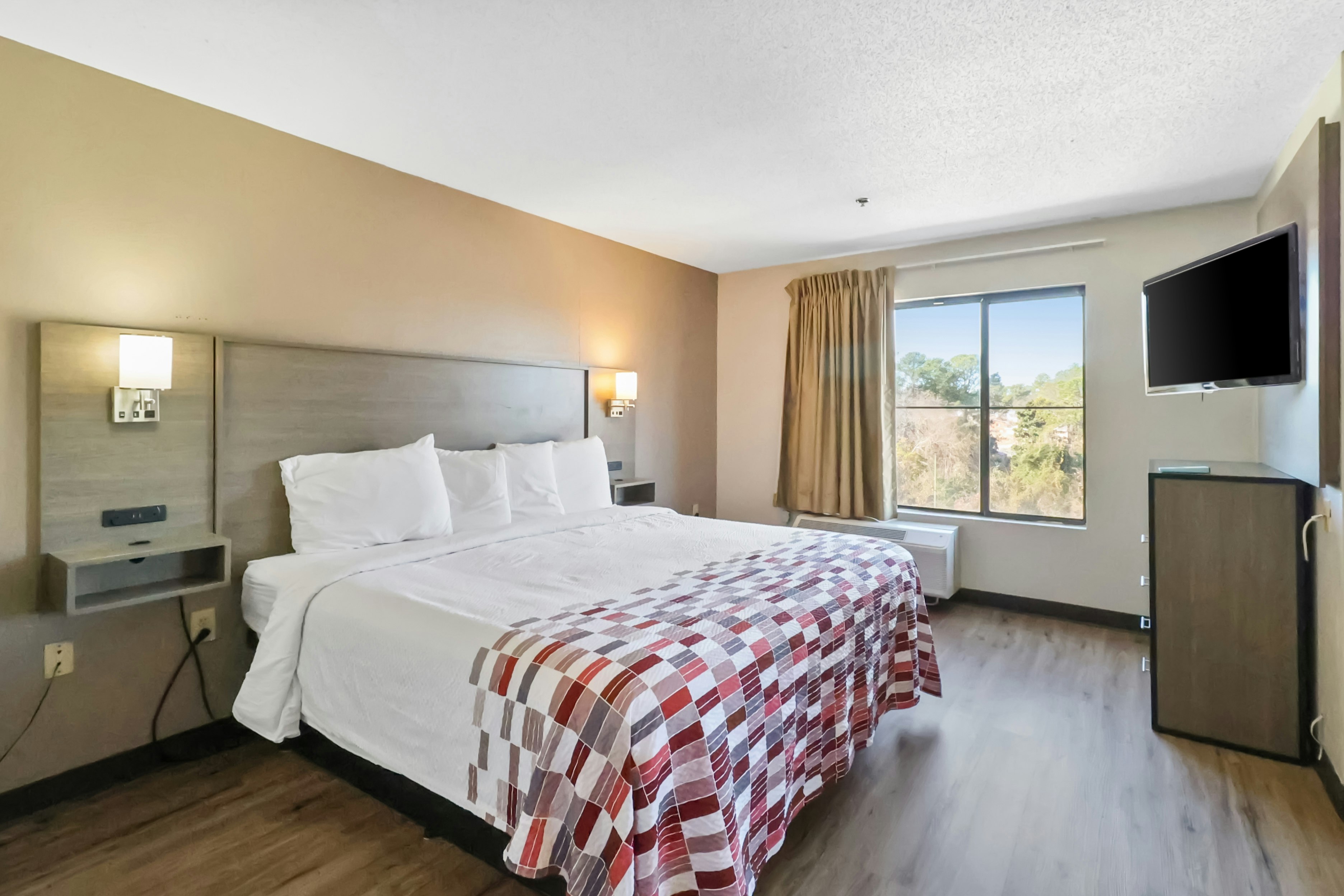 Red Roof Inn Suites Fayetteville – Fort Bragg