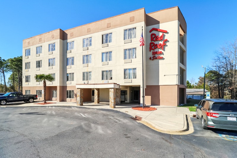 Red Roof Inn Suites Fayetteville – Fort Bragg