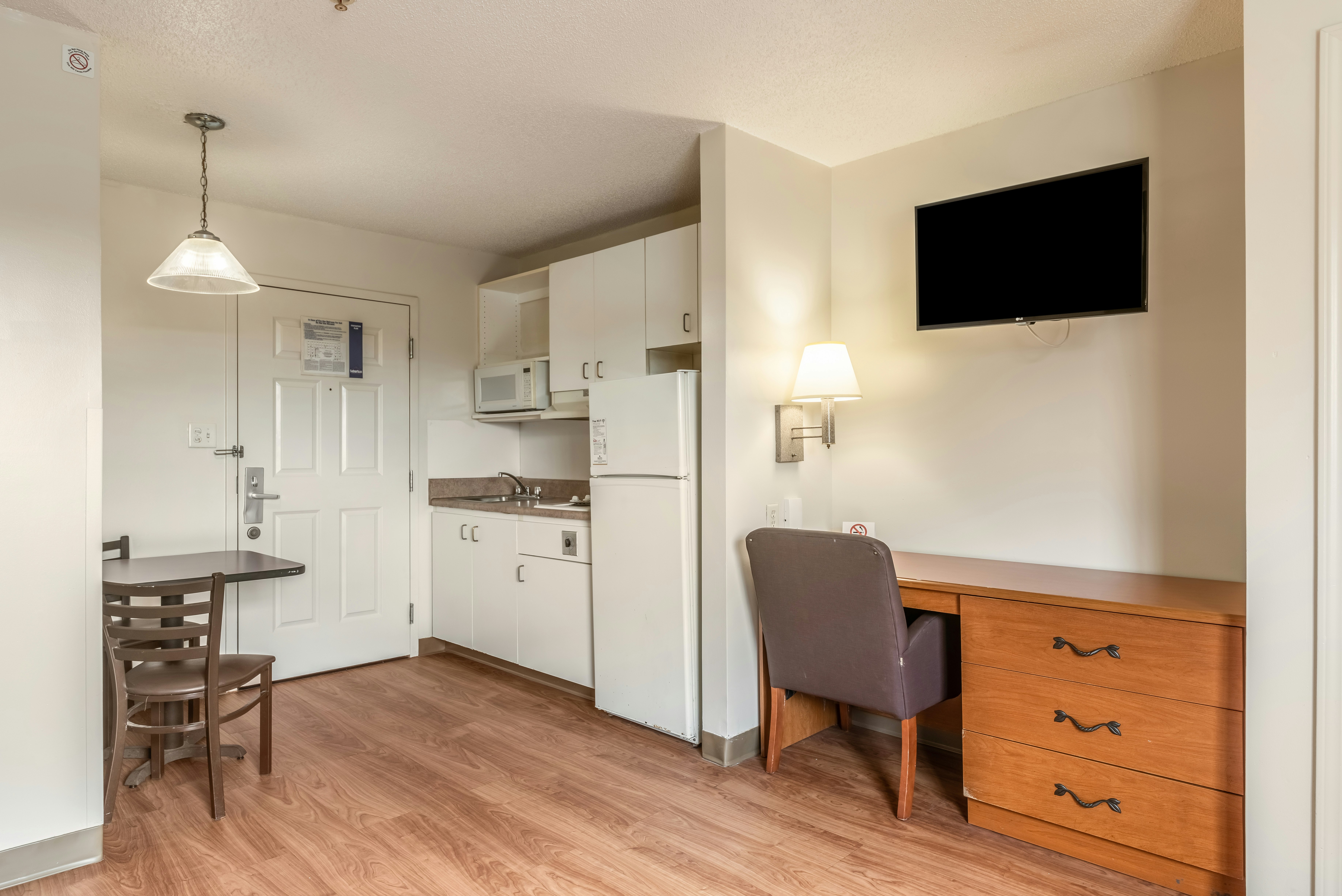 HomeTowne Studios Suites Charlotte – Concord