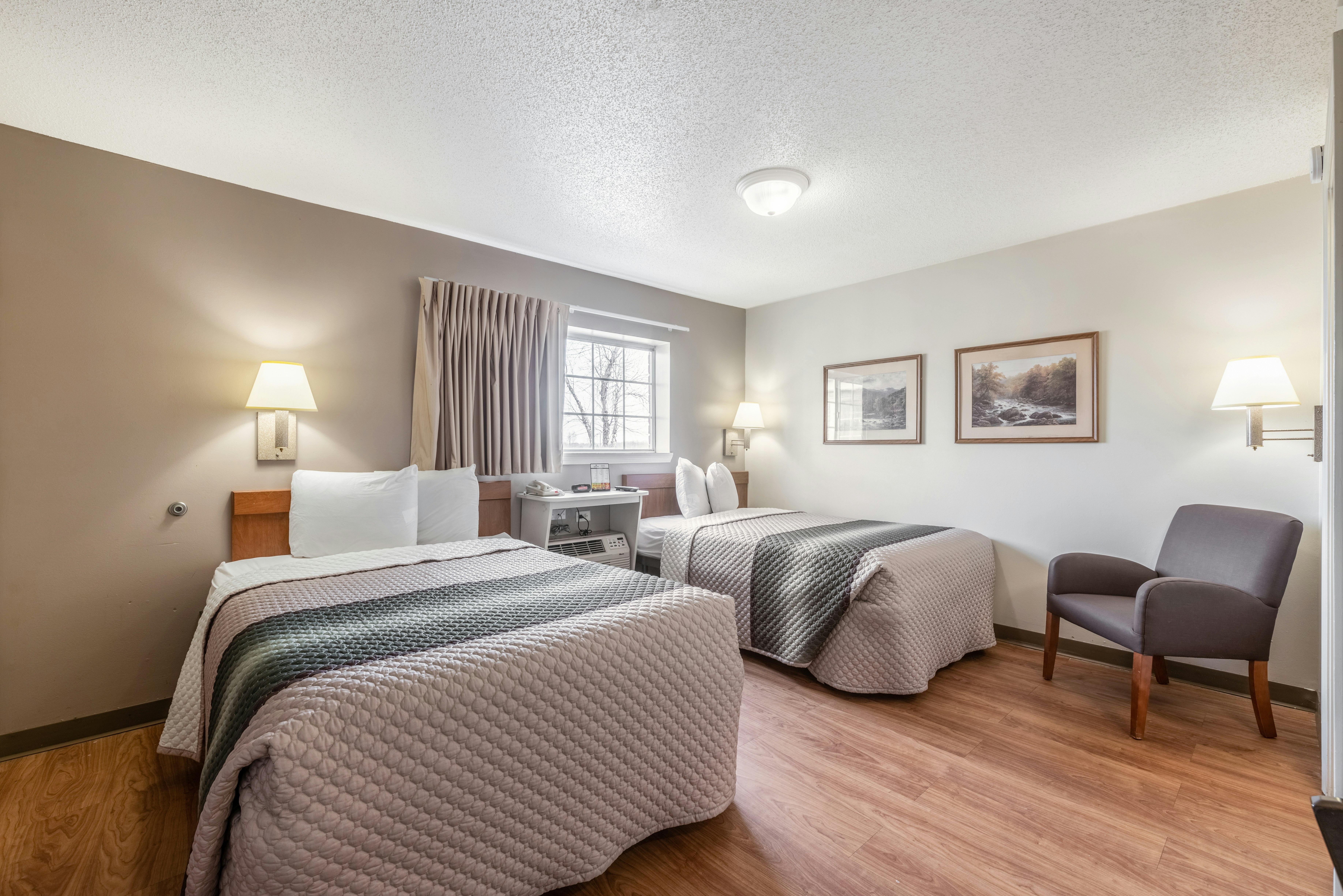 ADA Studio 2 Full Beds Non-Smoking