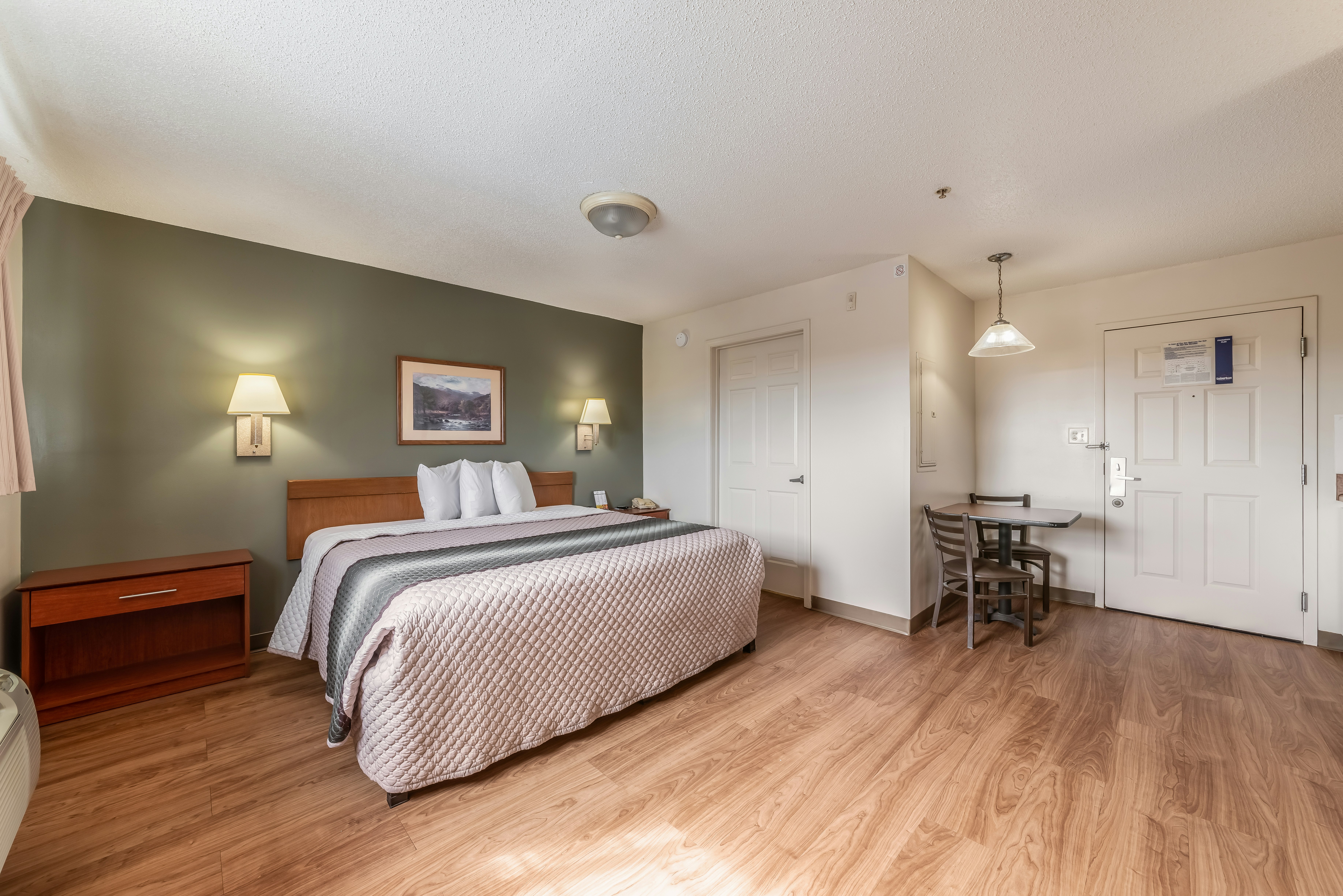 HomeTowne Studios Suites Charlotte – Concord