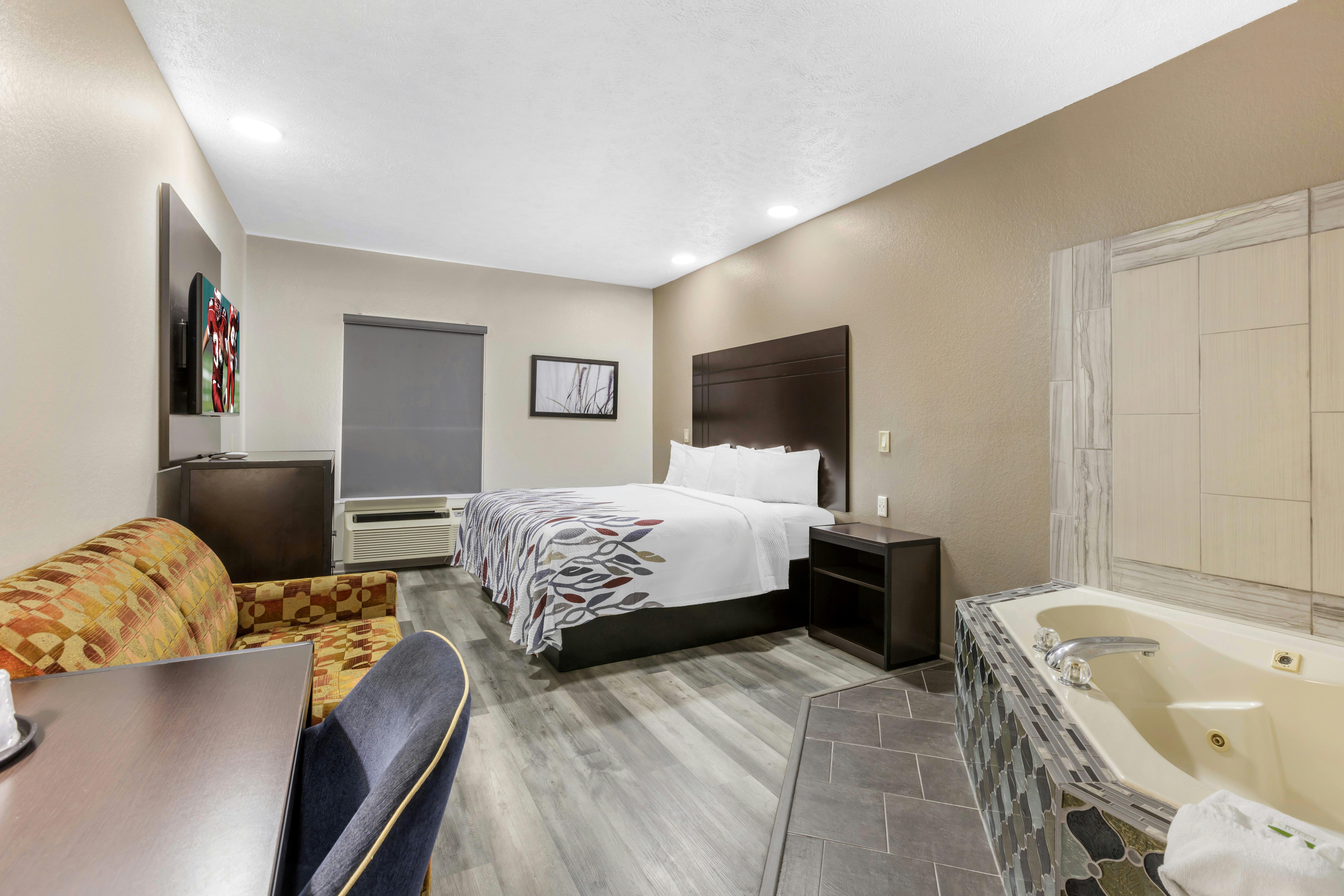 Red Roof Inn Suites Clinton, MS