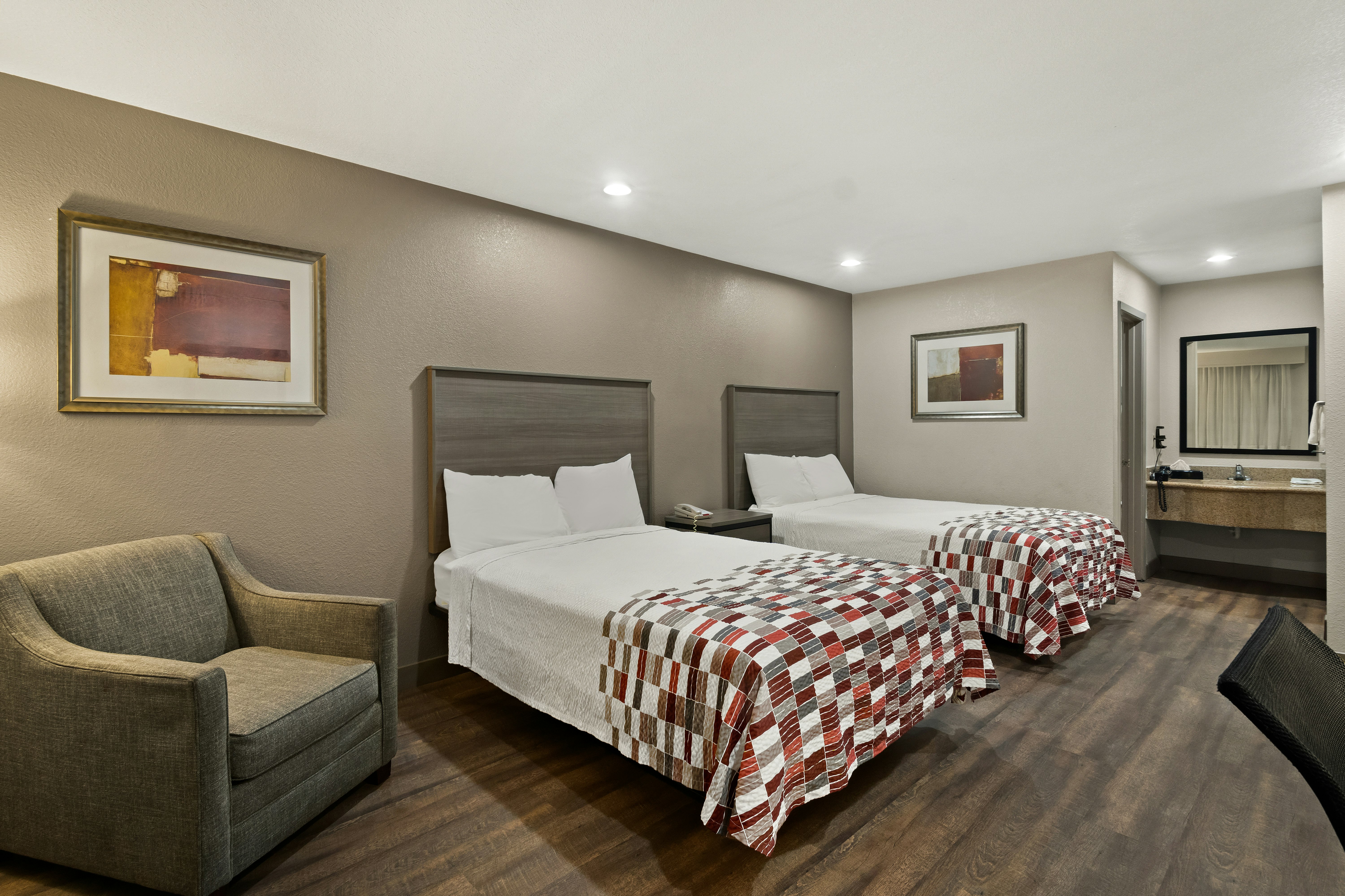 Deluxe 2 Full Beds Non-Smoking