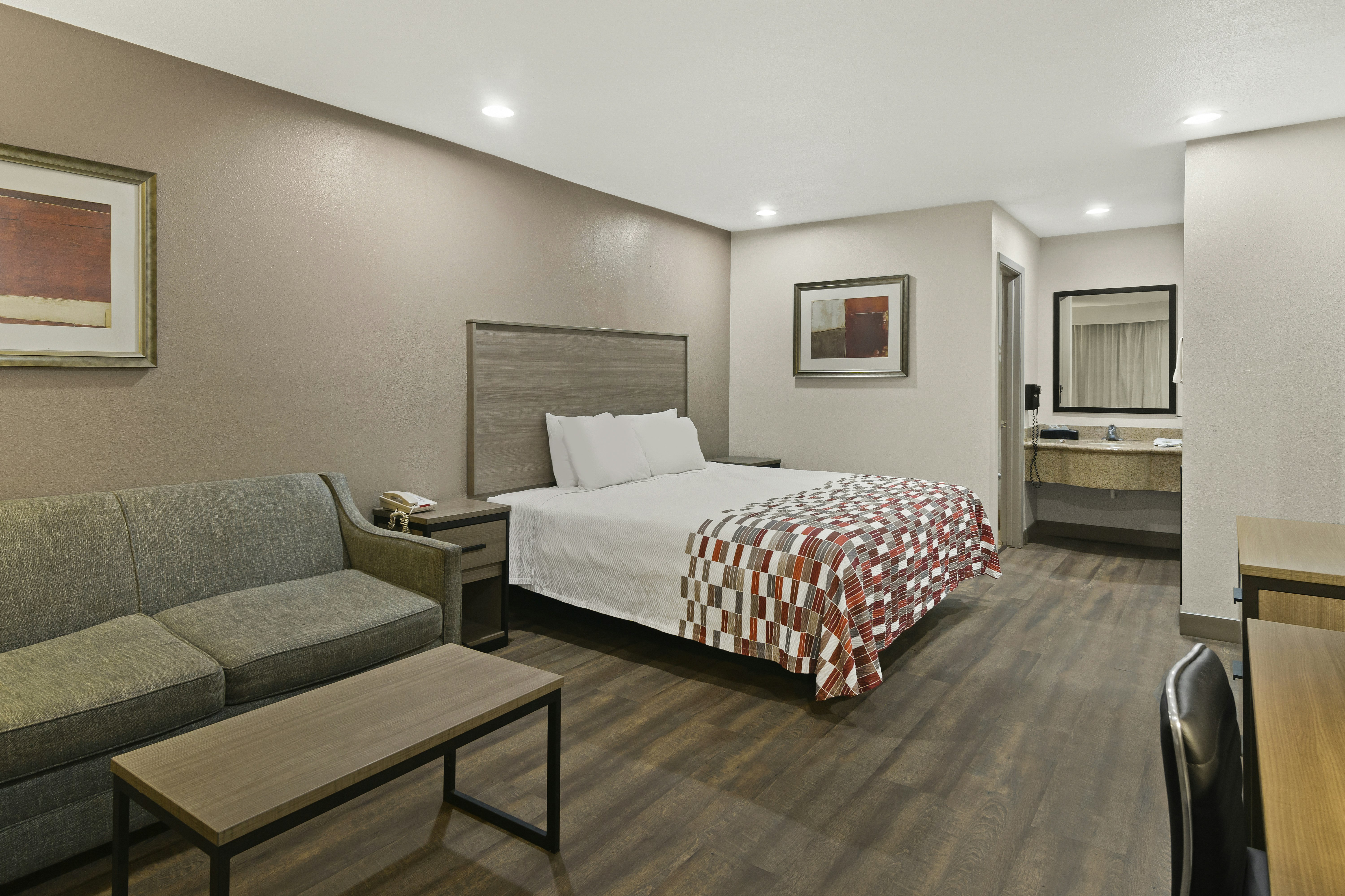 Red Roof Inn Suites Irving – DFW Airport South