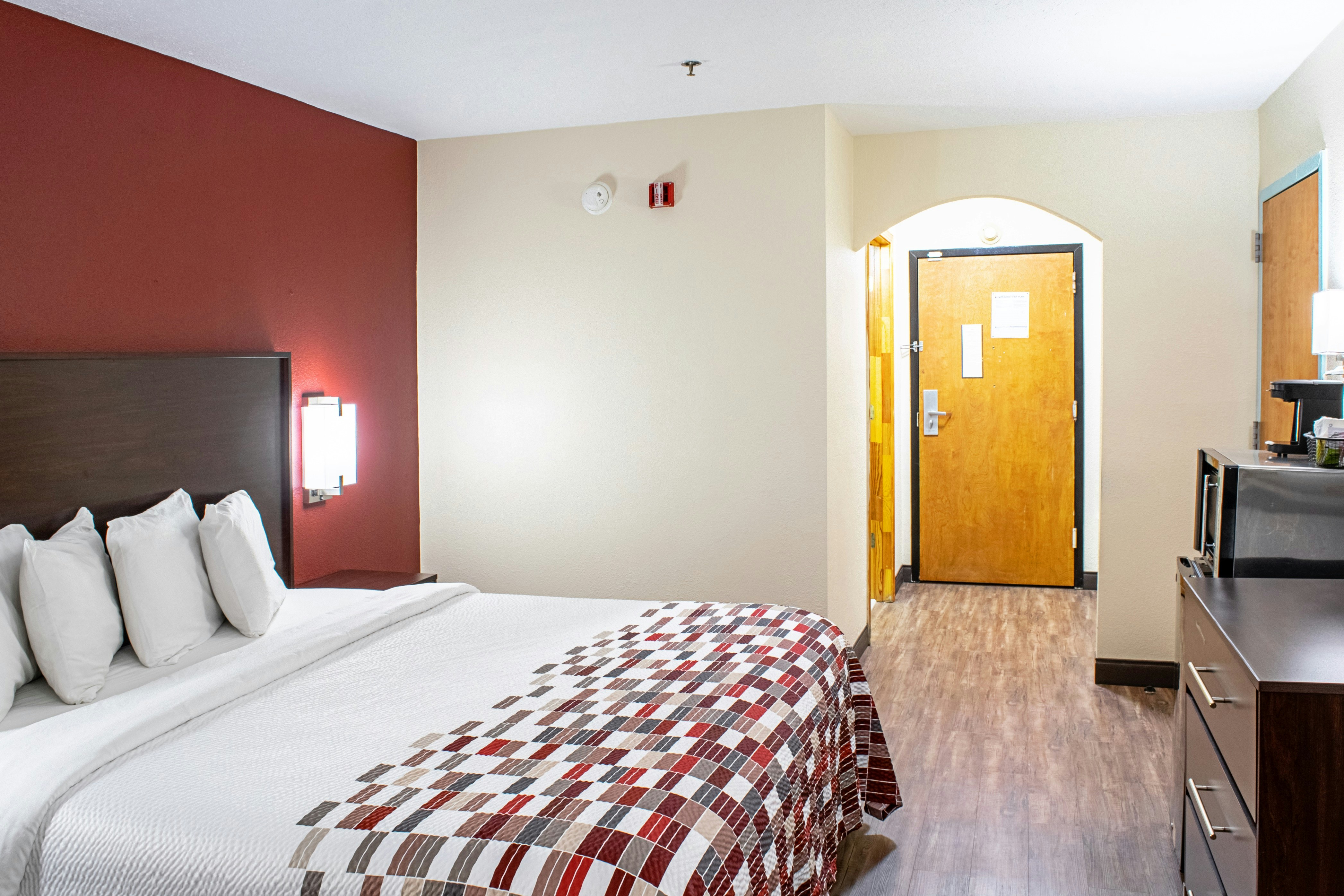 Red Roof Inn Suites Middletown – Franklin