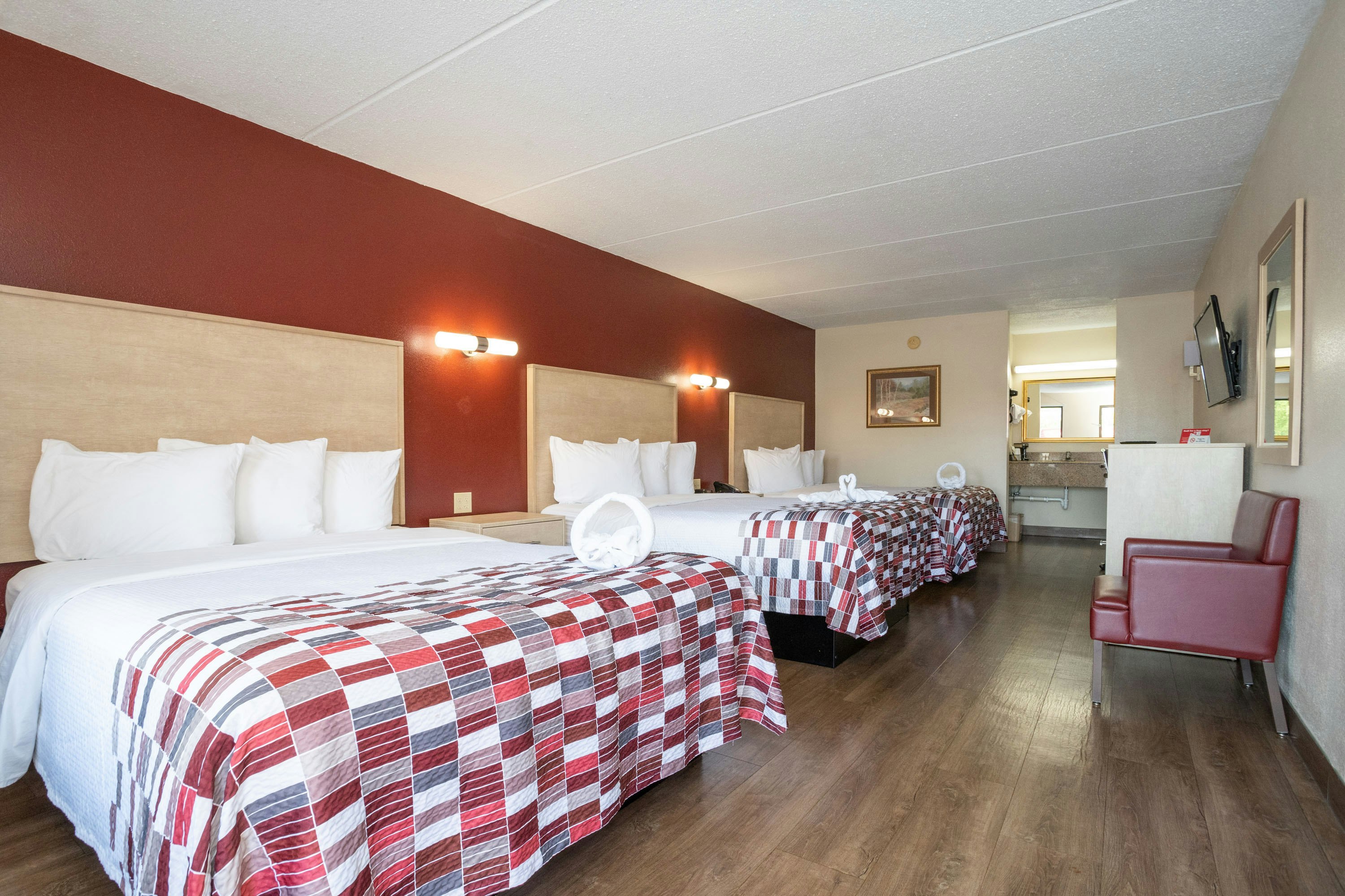 Deluxe 3 Queen Beds Non-Smoking