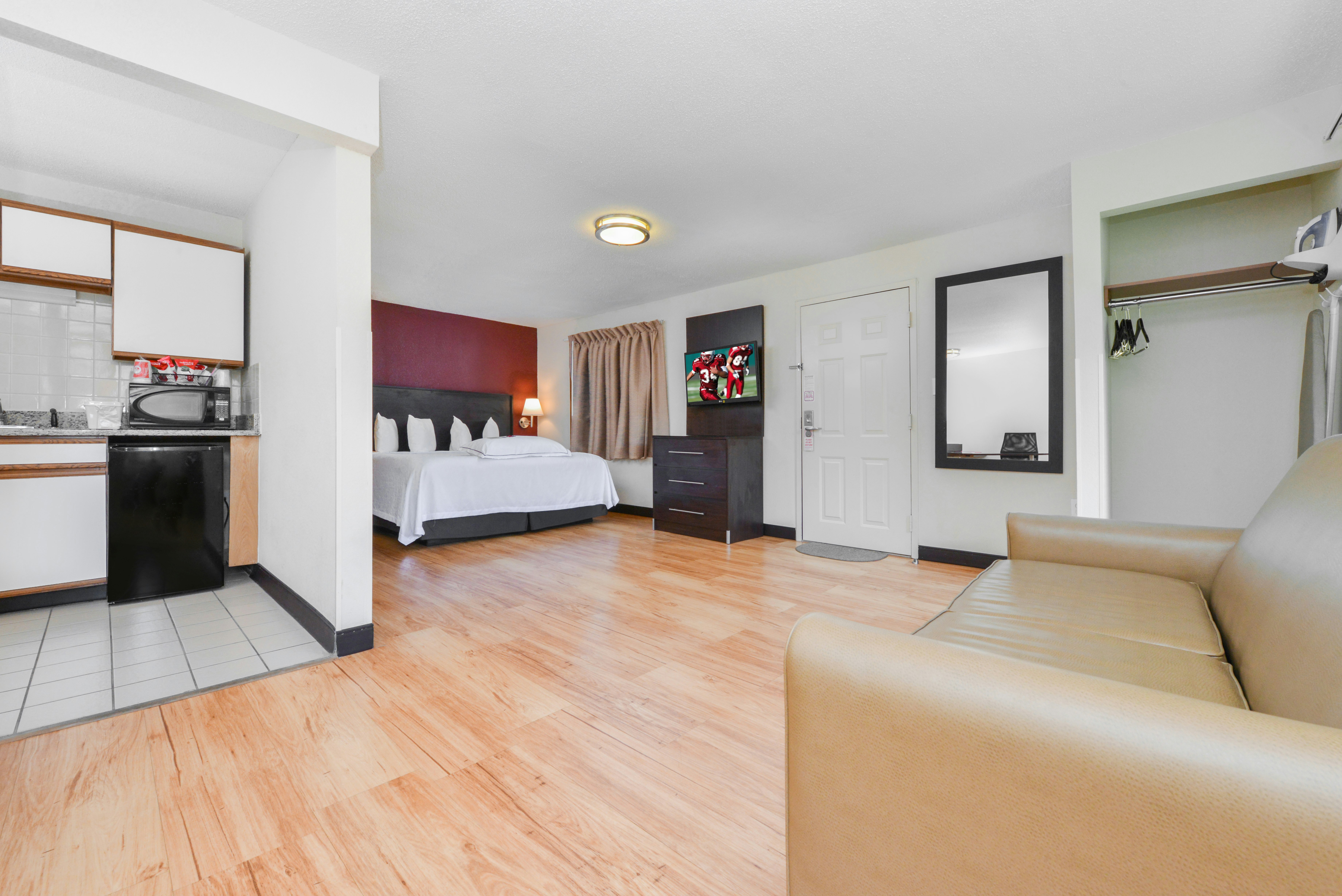 Red Roof PLUS+ Suites Guilford