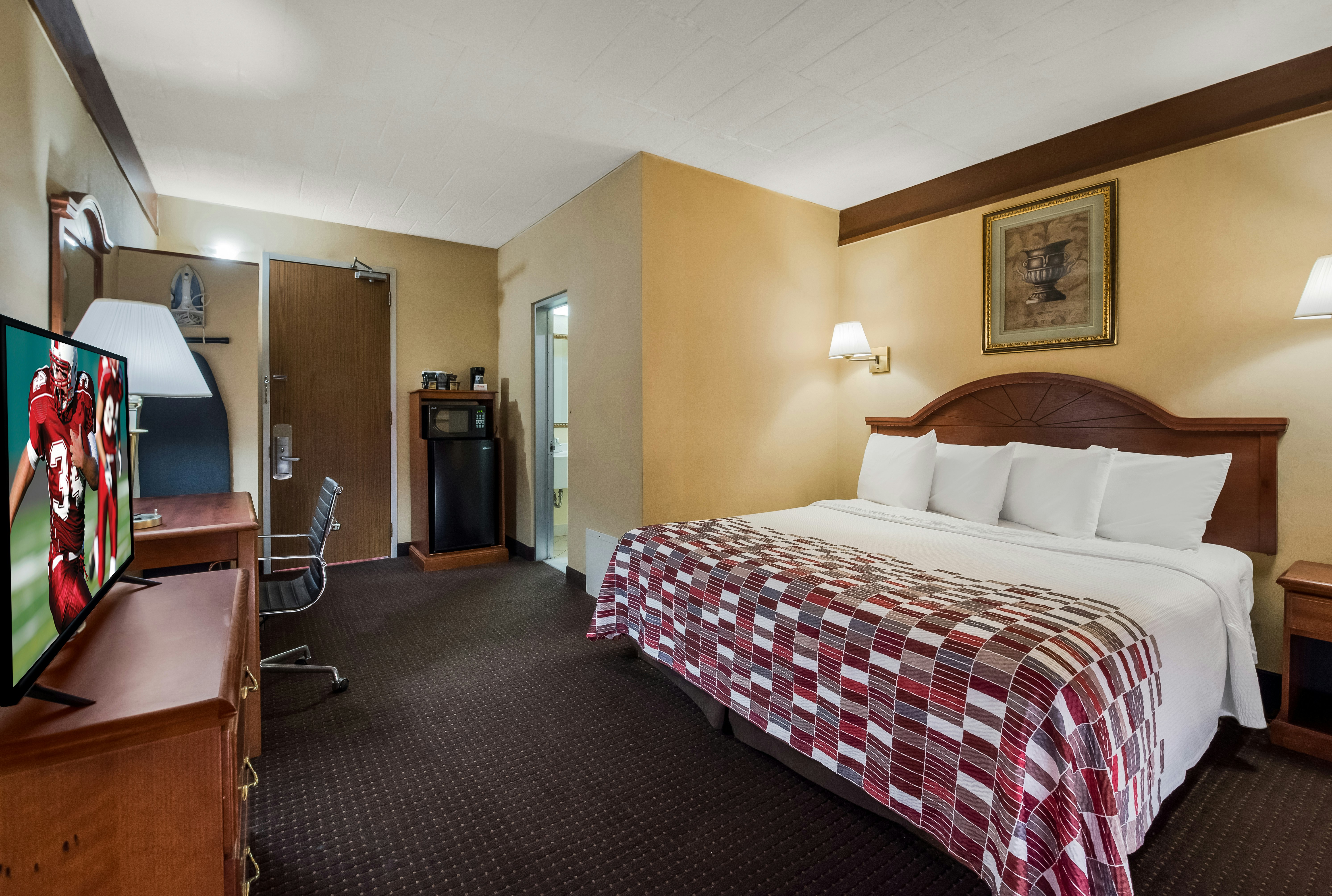 Red Roof Inn Suites Newark – University