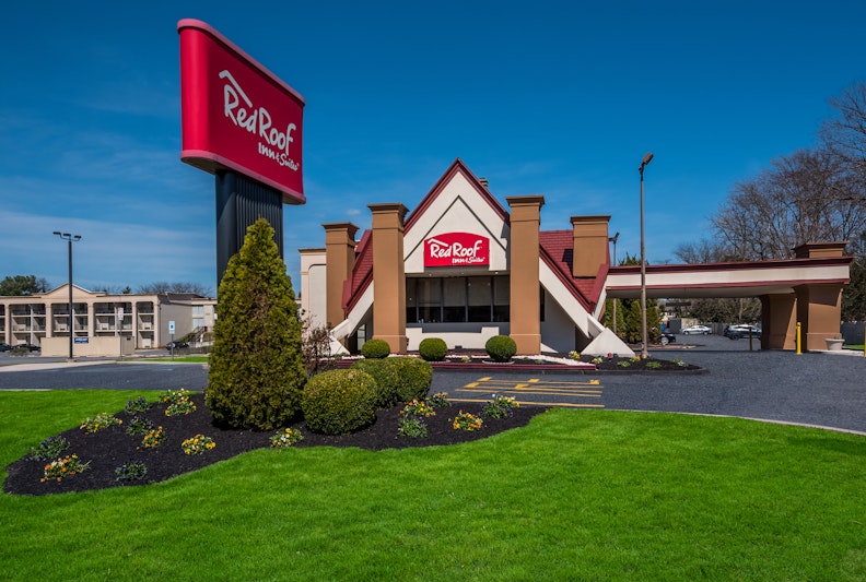 Red Roof Inn Suites Newark – University