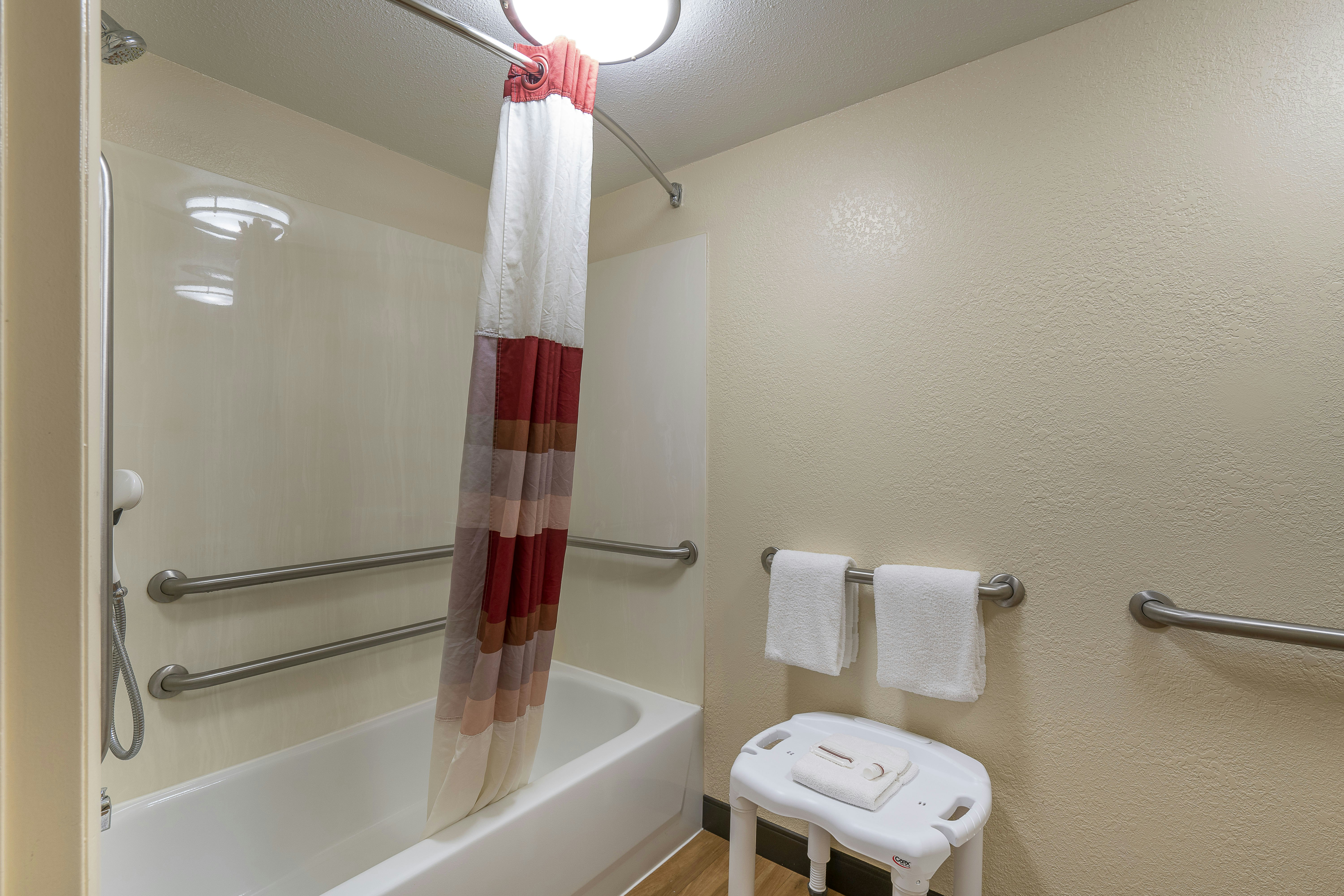 Red Roof PLUS+ Suites Chattanooga – Downtown