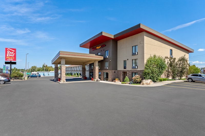 Red Roof PLUS+ Suites Malone