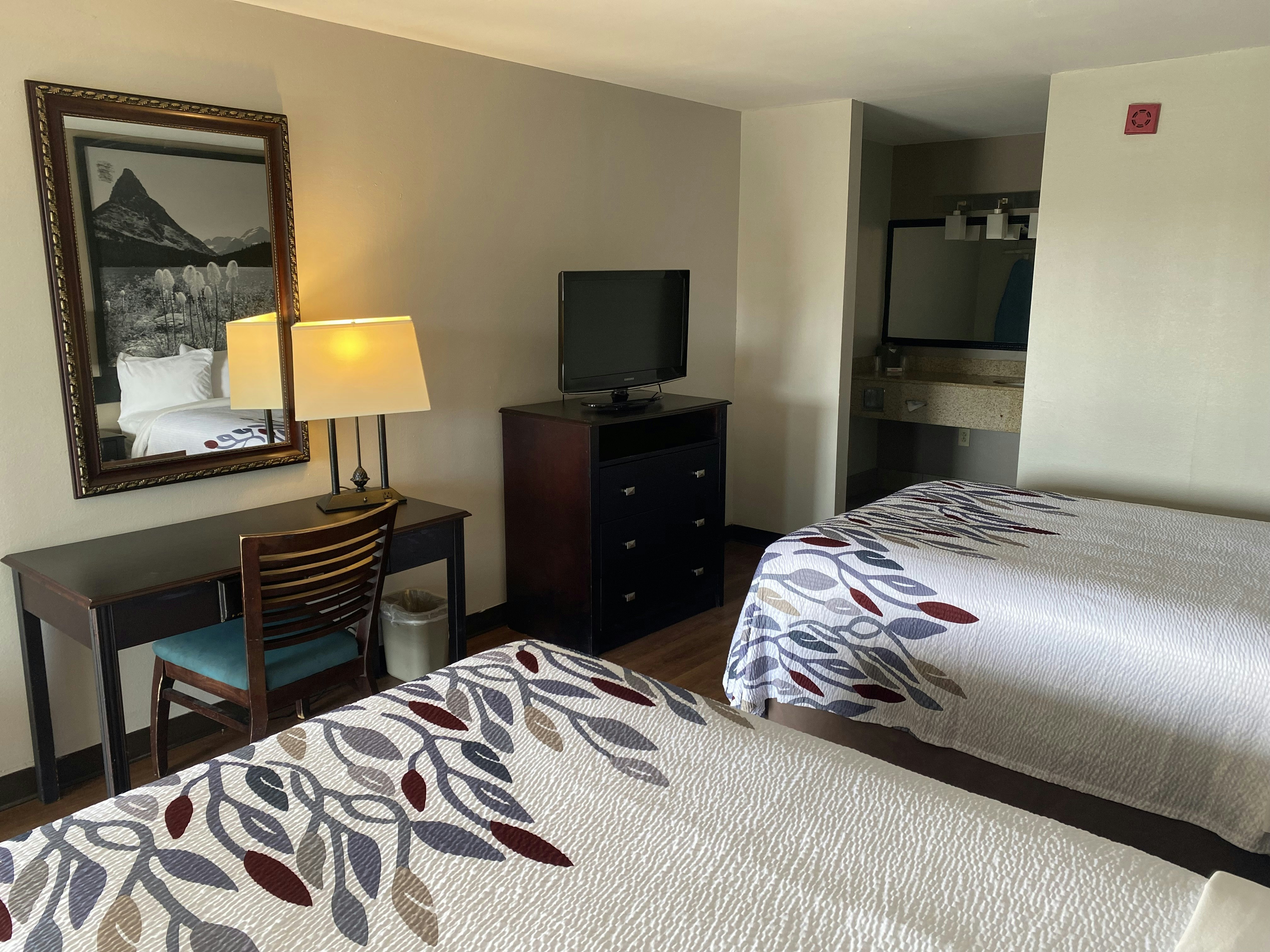 Deluxe 2 Full Beds Non-Smoking