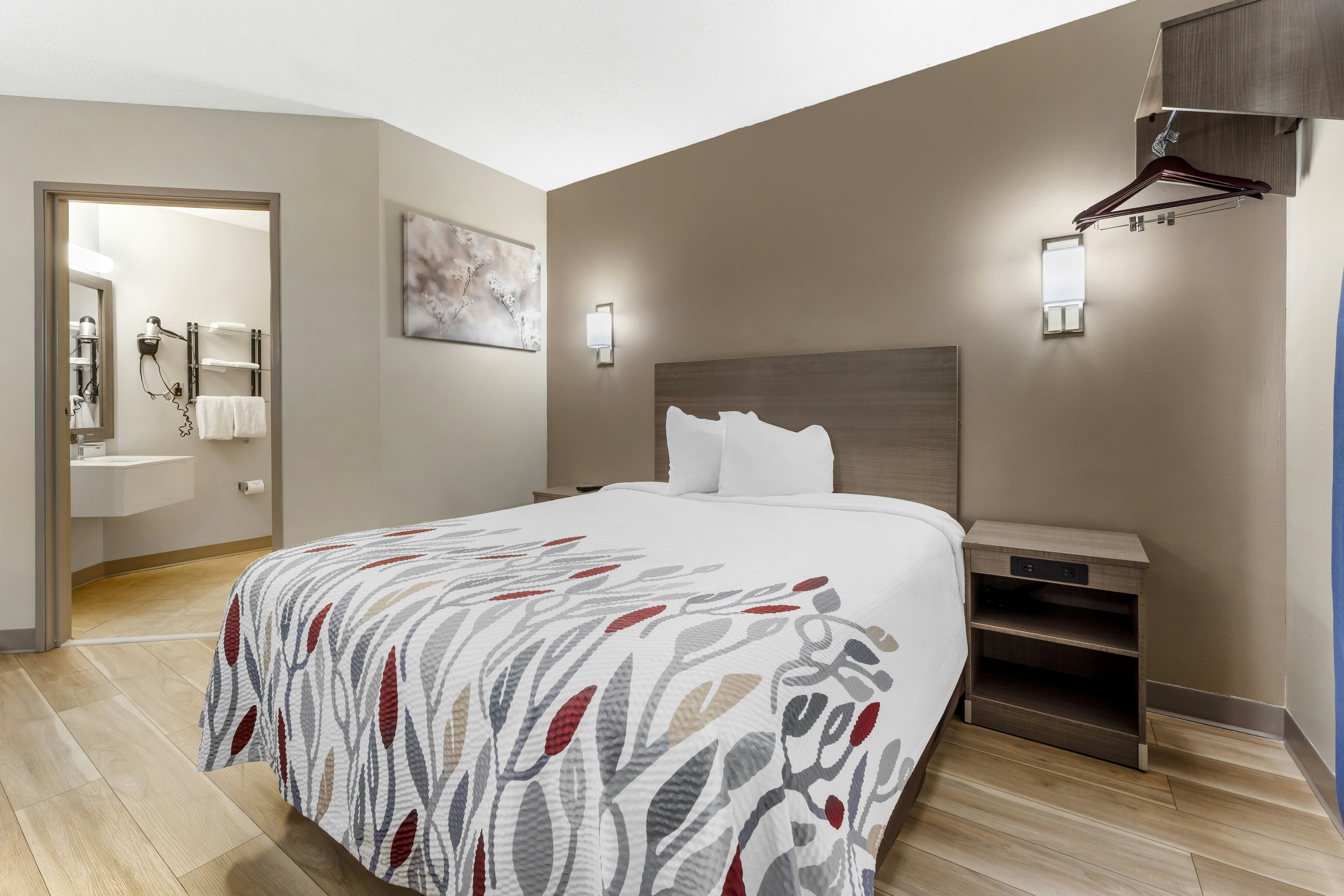 Deluxe 1 Queen Bed Non-Smoking