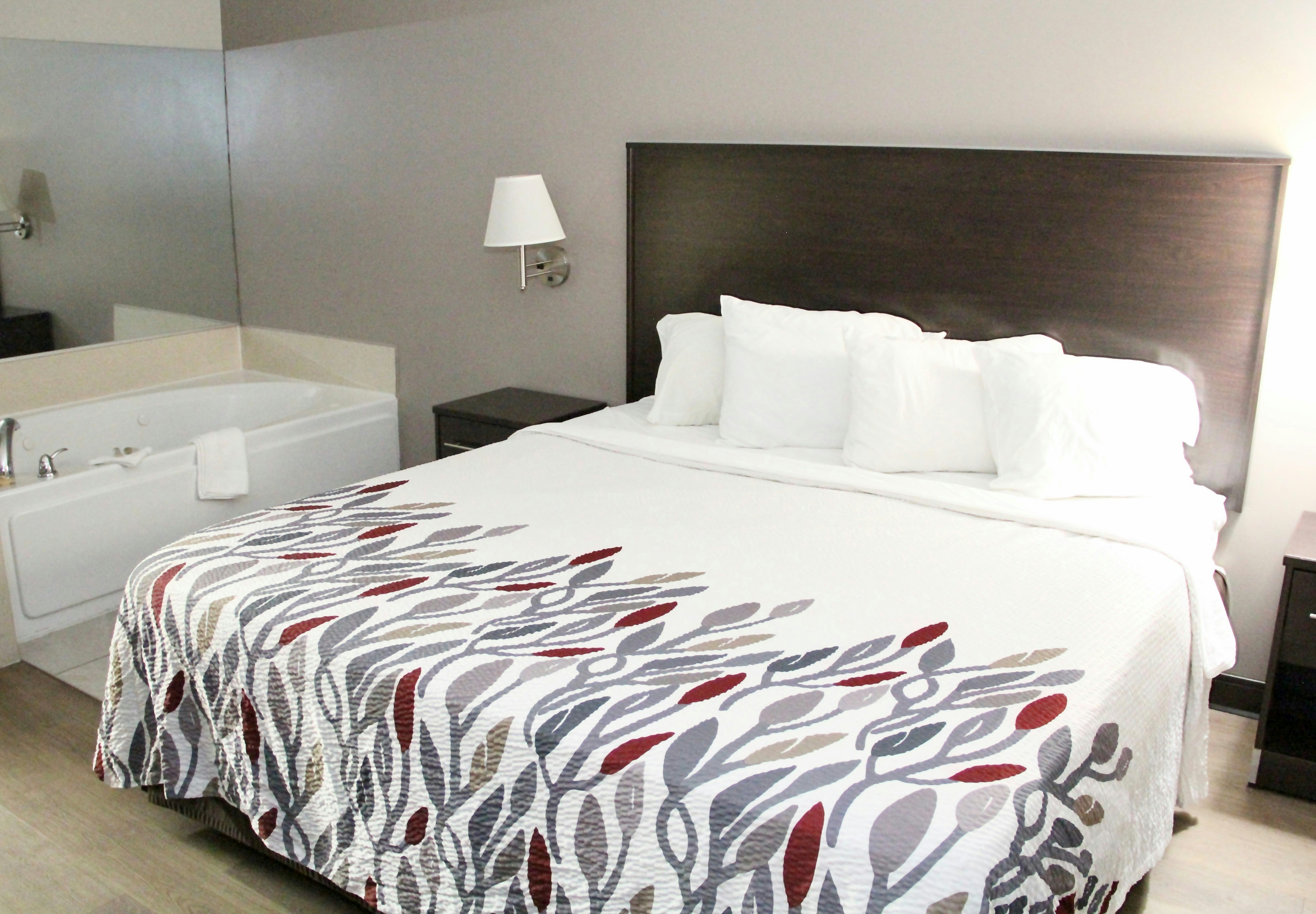 Suite King with Jetted Tub Non-Smoking