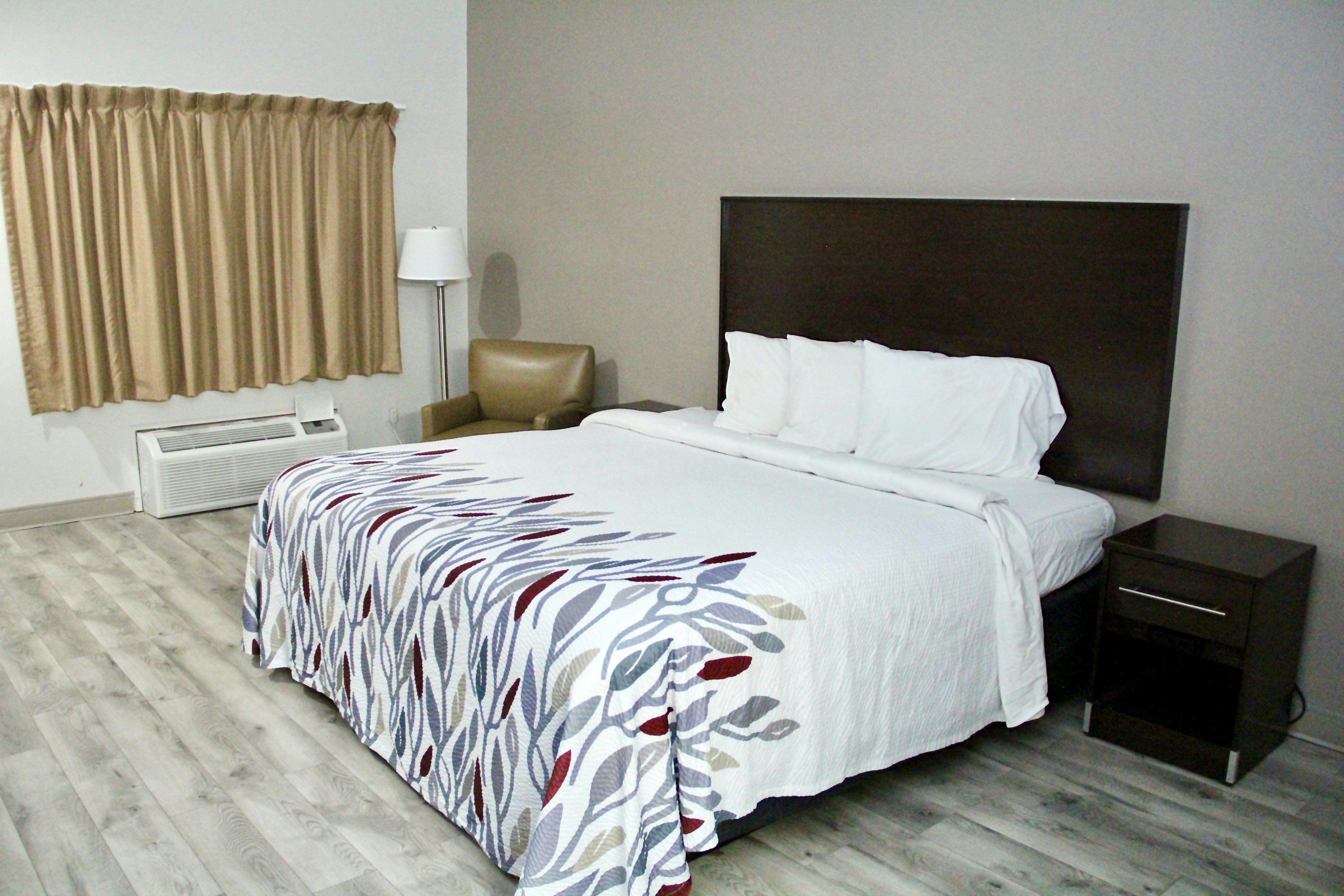 Red Roof Inn Suites Lake Orion/ Auburn Hills