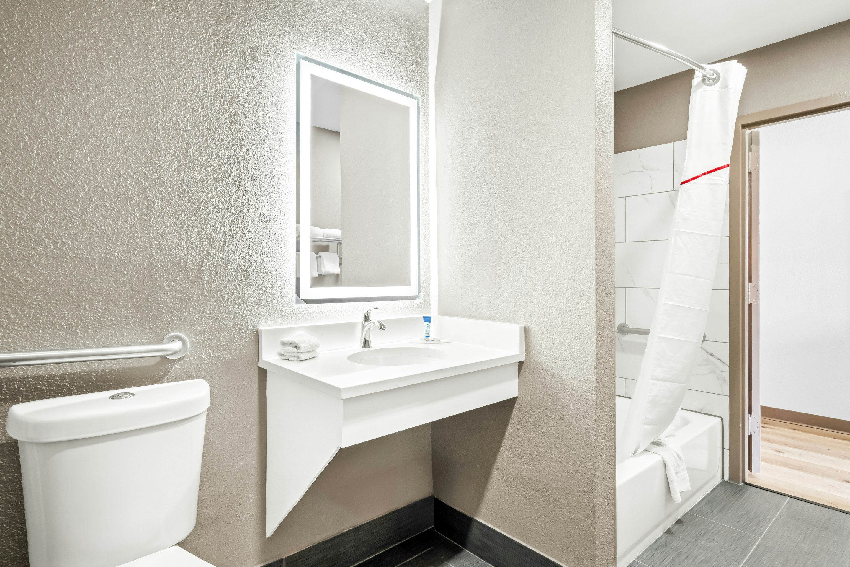 Red Roof Inn Suites Euless – DFW Airport Southwest
