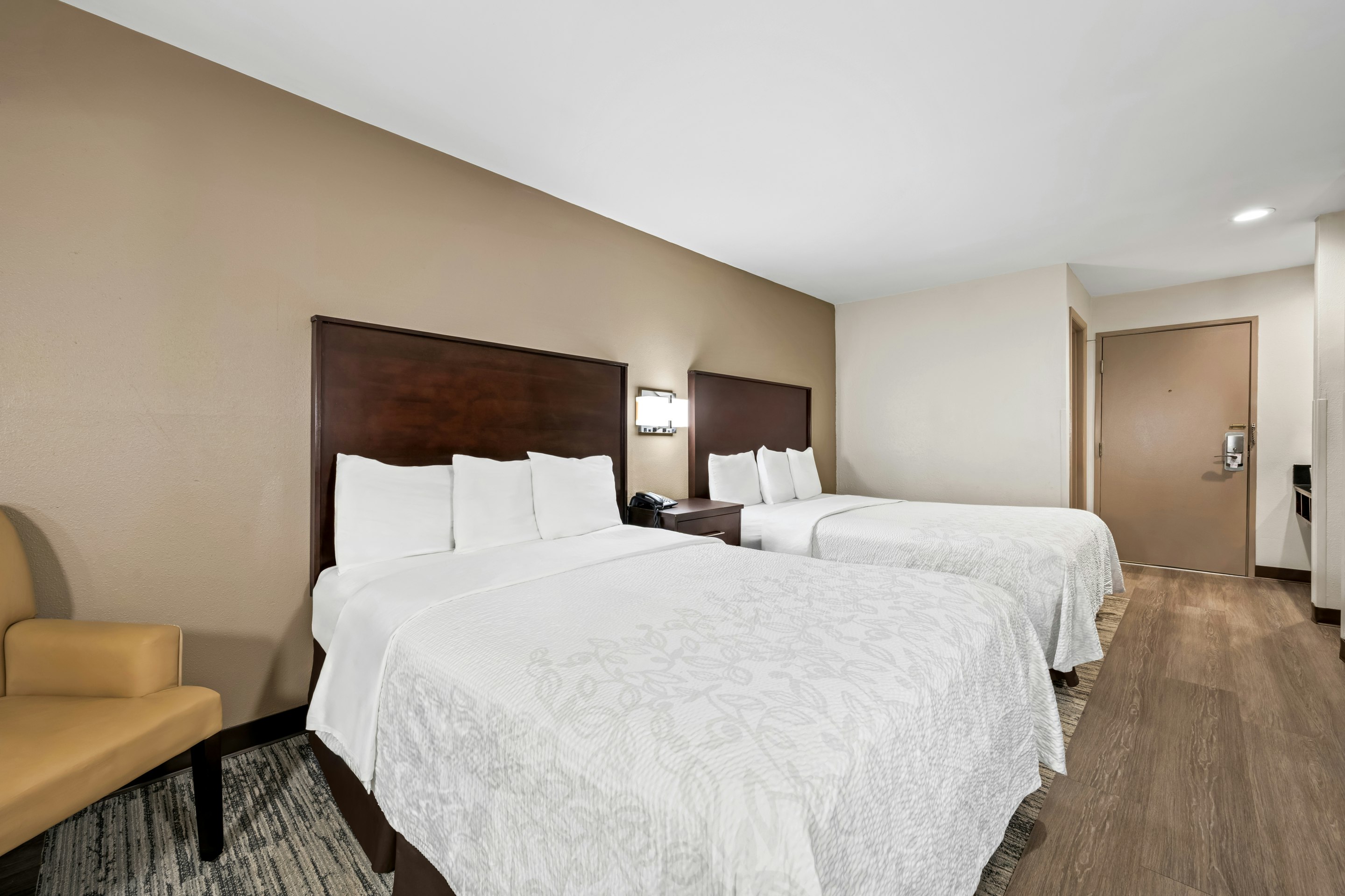 Deluxe 2 Queen Beds Smoke Free