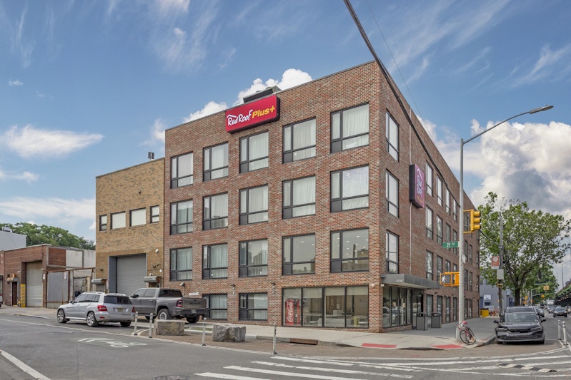 Red Roof PLUS+ Brooklyn – 3rd Ave