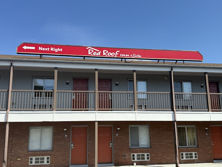 Red Roof Inn Suites Swansea