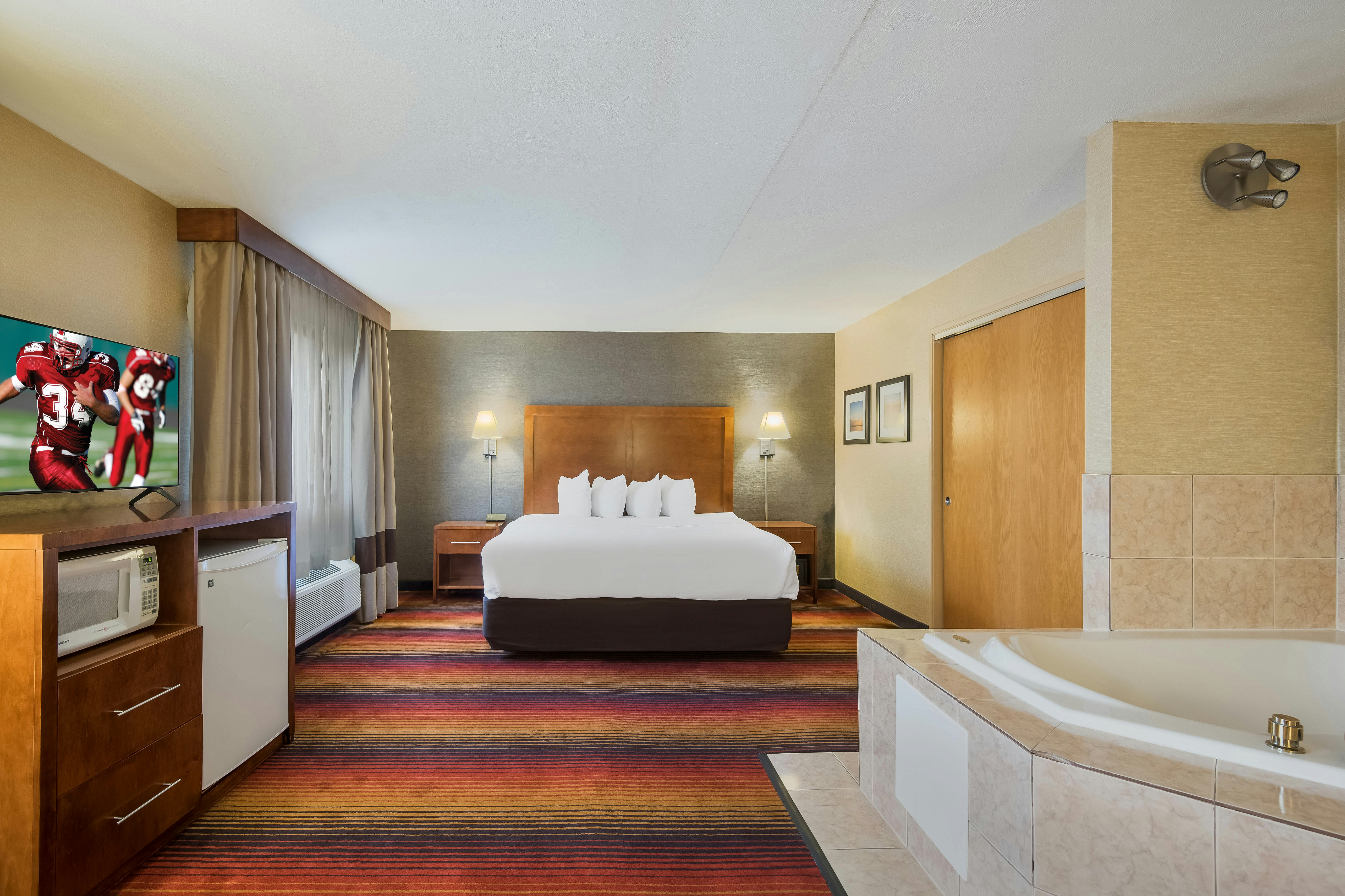 ADA Accessible Suite King Jetted Tub Non-Smoking