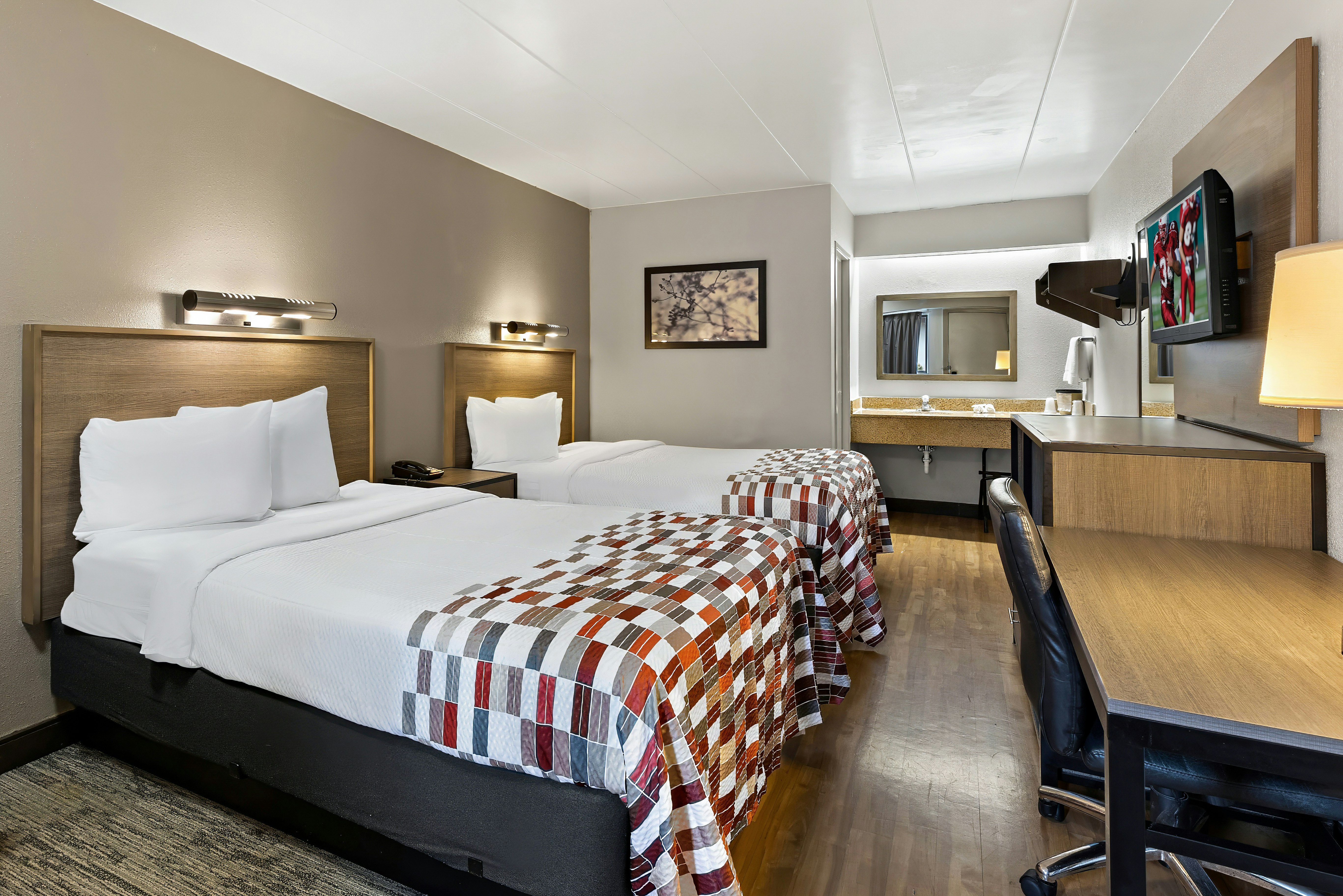 Deluxe 2 Full Beds Smoke Free