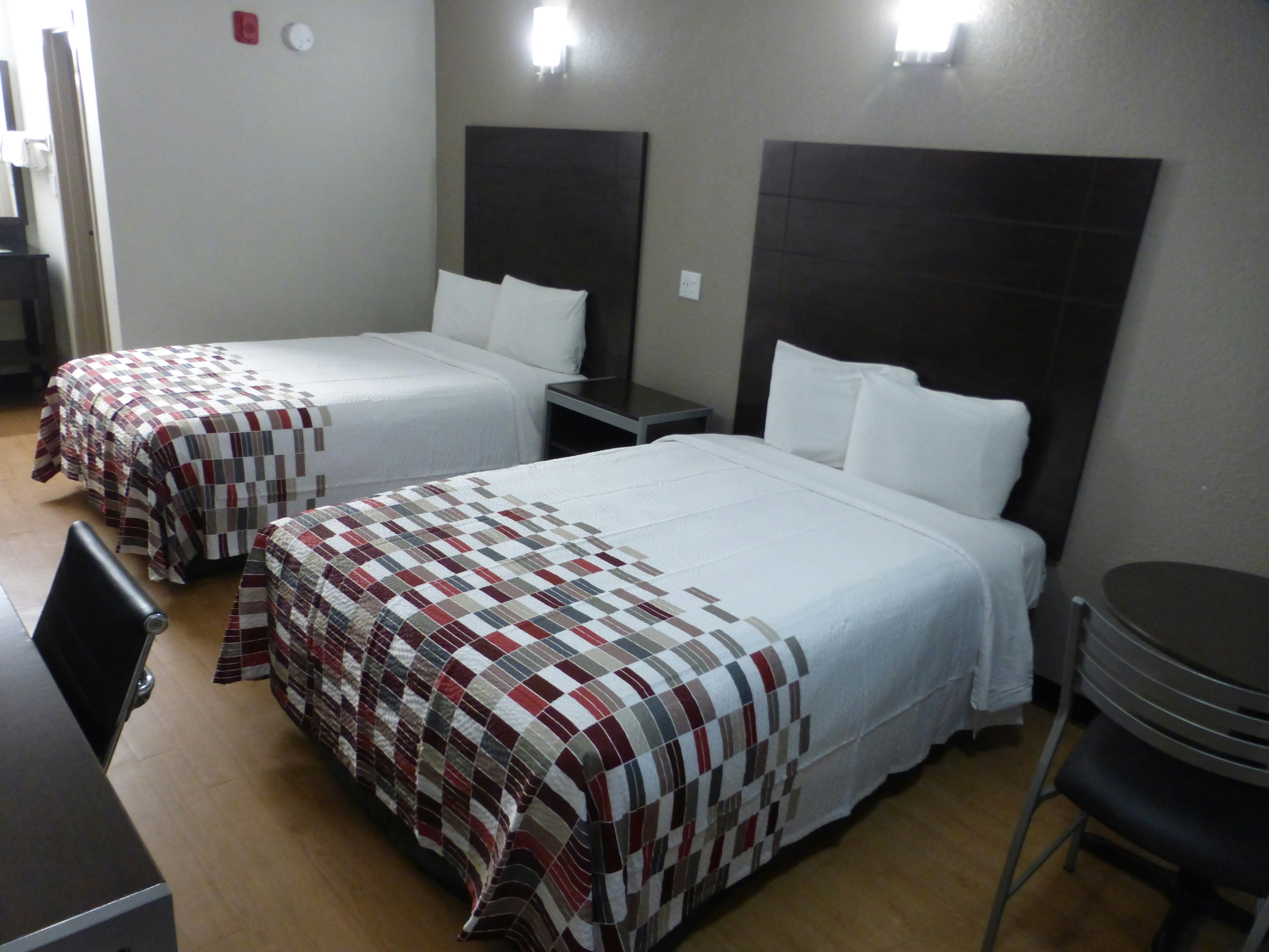 Deluxe 2 Full Beds Smoke Free