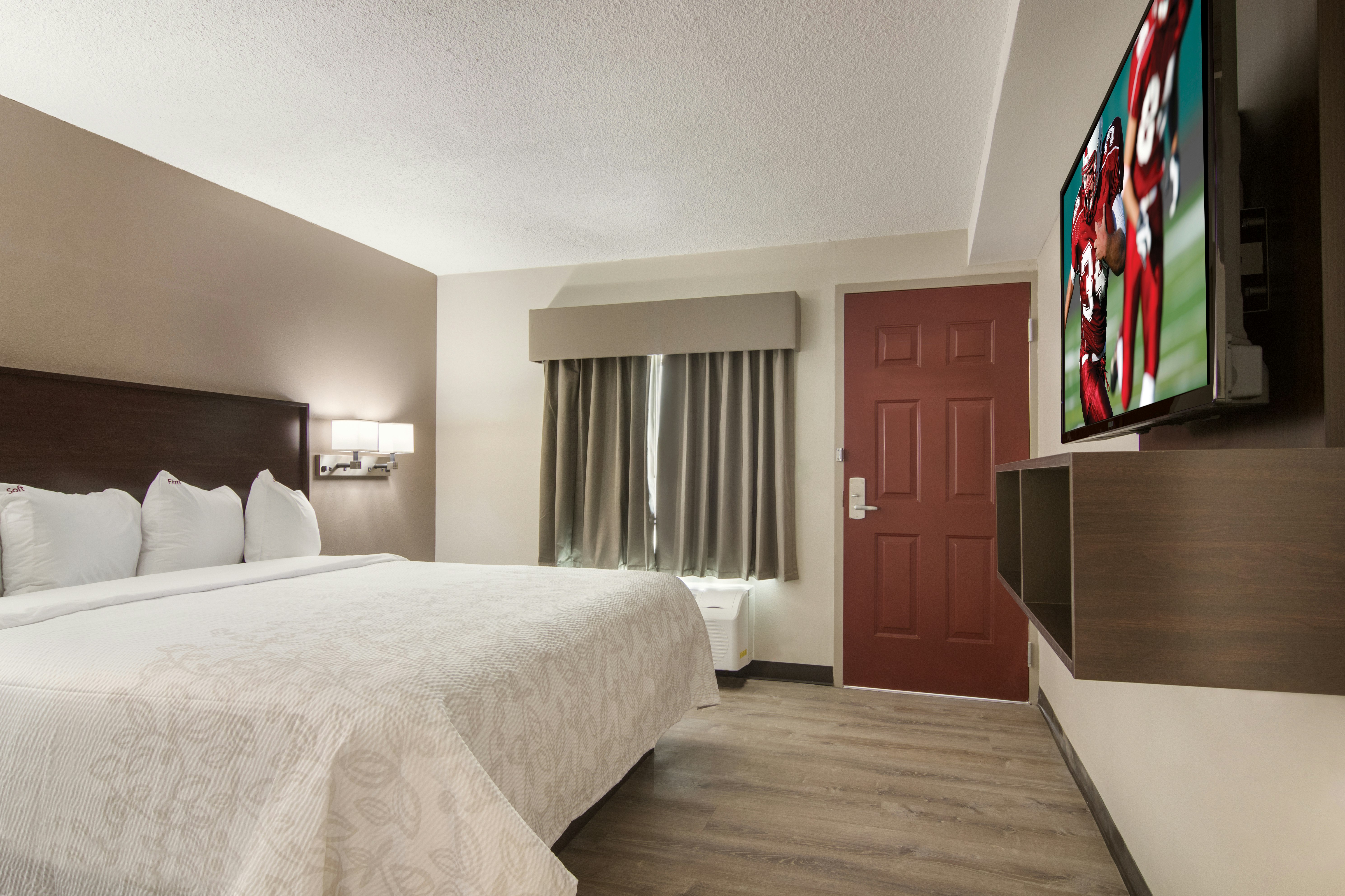 Red Roof PLUS+ Suites Erie